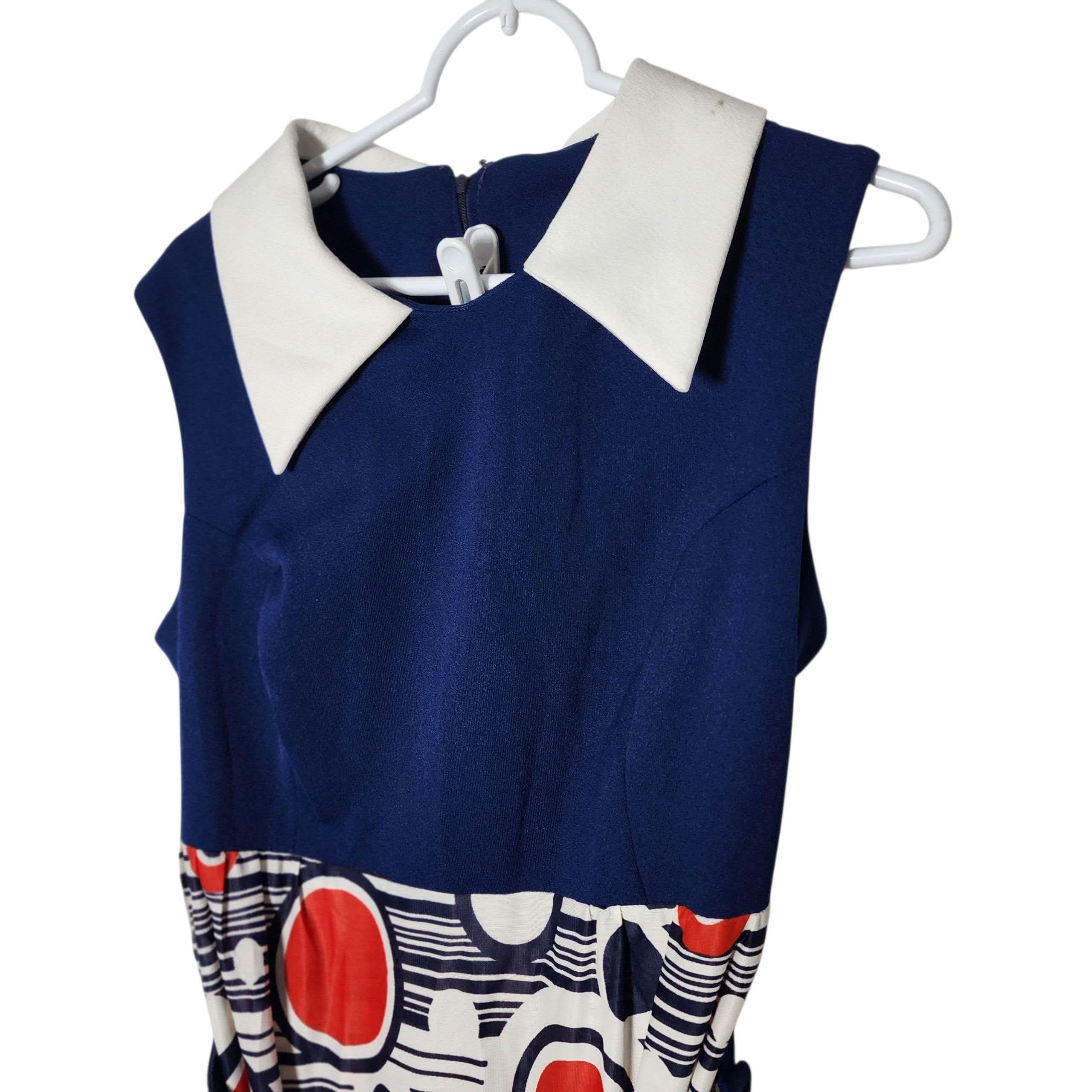 1970s Navy Blue and Geometric Print Colorblock Dress with Contrast Collar (Robe à col contrasté en bleu marine et imprimé géométrique) en vente 7