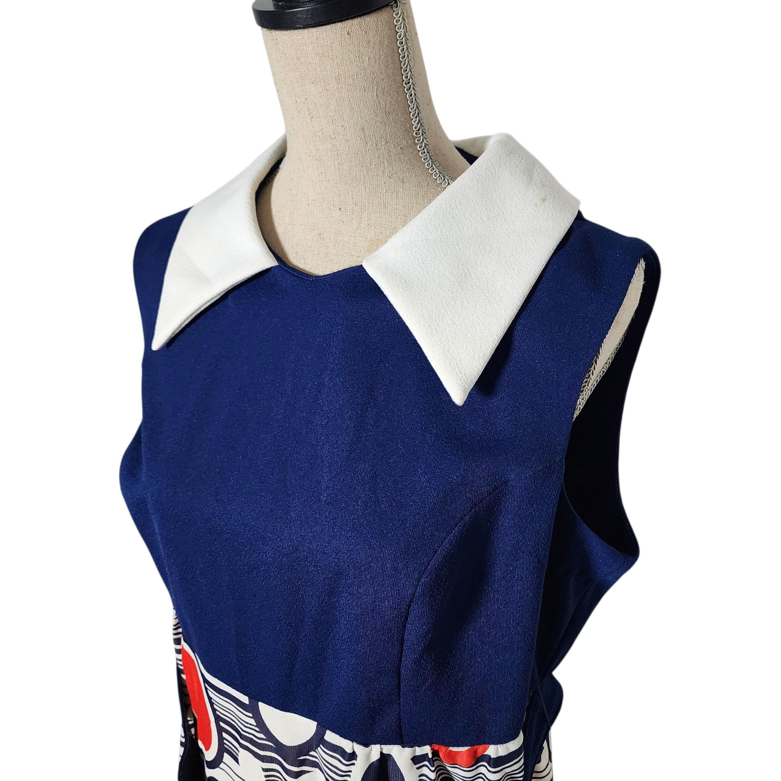 Noir 1970s Navy Blue and Geometric Print Colorblock Dress with Contrast Collar (Robe à col contrasté en bleu marine et imprimé géométrique) en vente