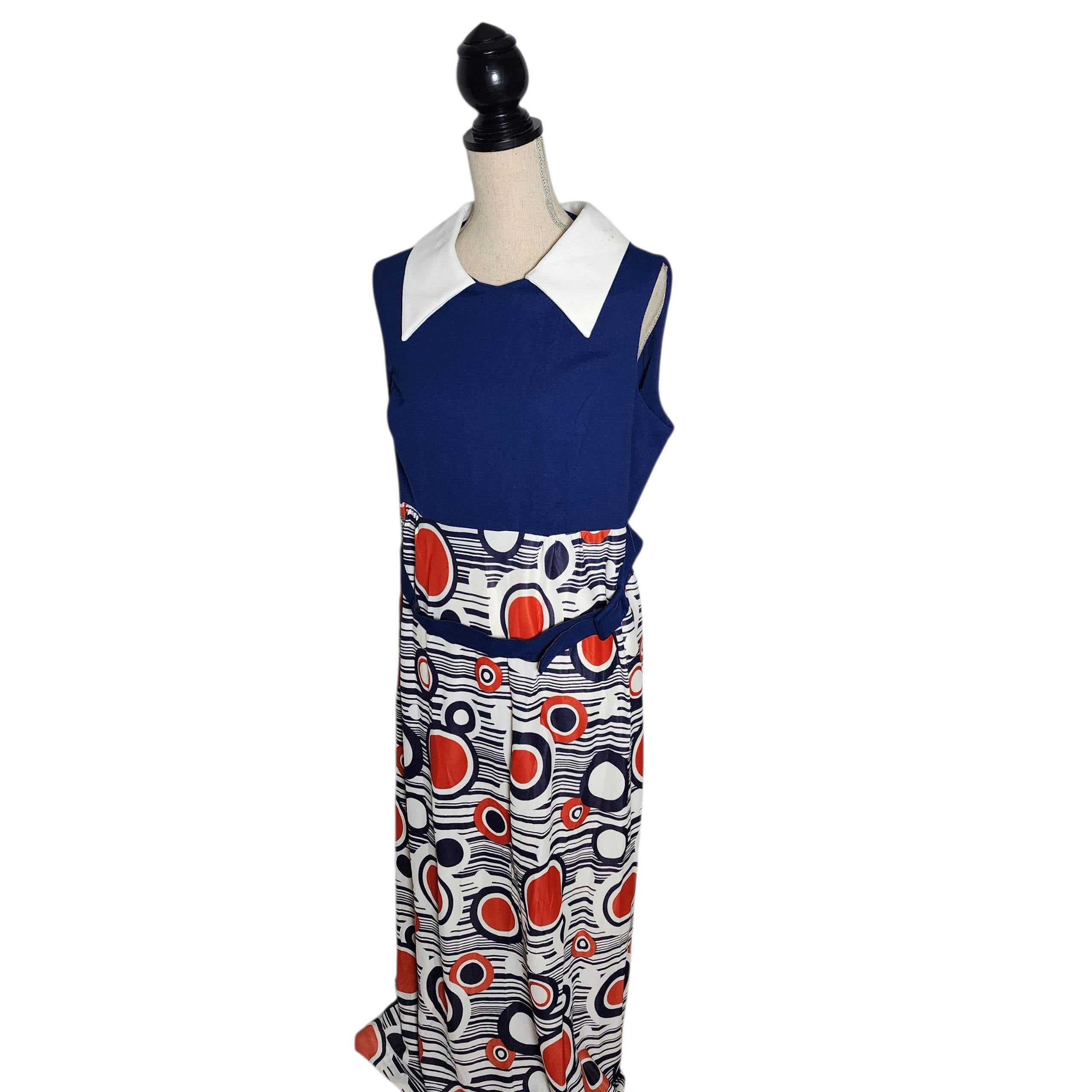 1970s Navy Blue and Geometric Print Colorblock Dress with Contrast Collar (Robe à col contrasté en bleu marine et imprimé géométrique) Excellent état - En vente à Milford, DE