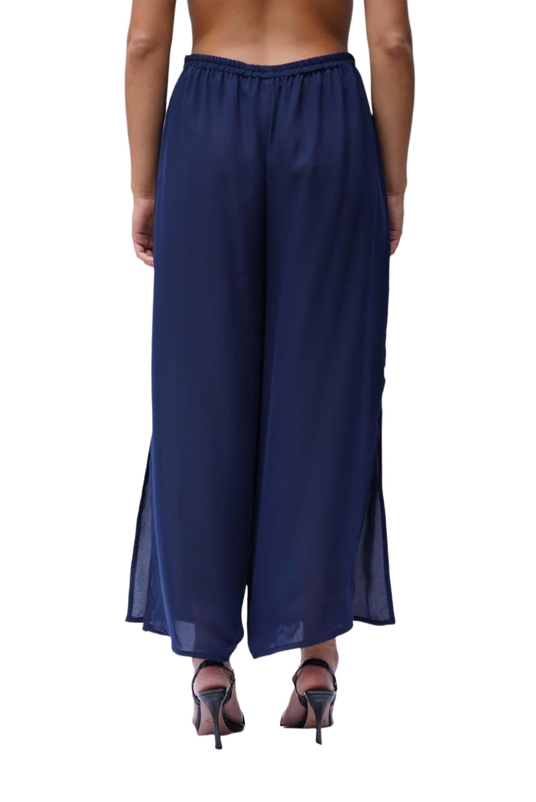 1970 - Pantalon en mousseline de polyester bleu marine Pour femmes en vente