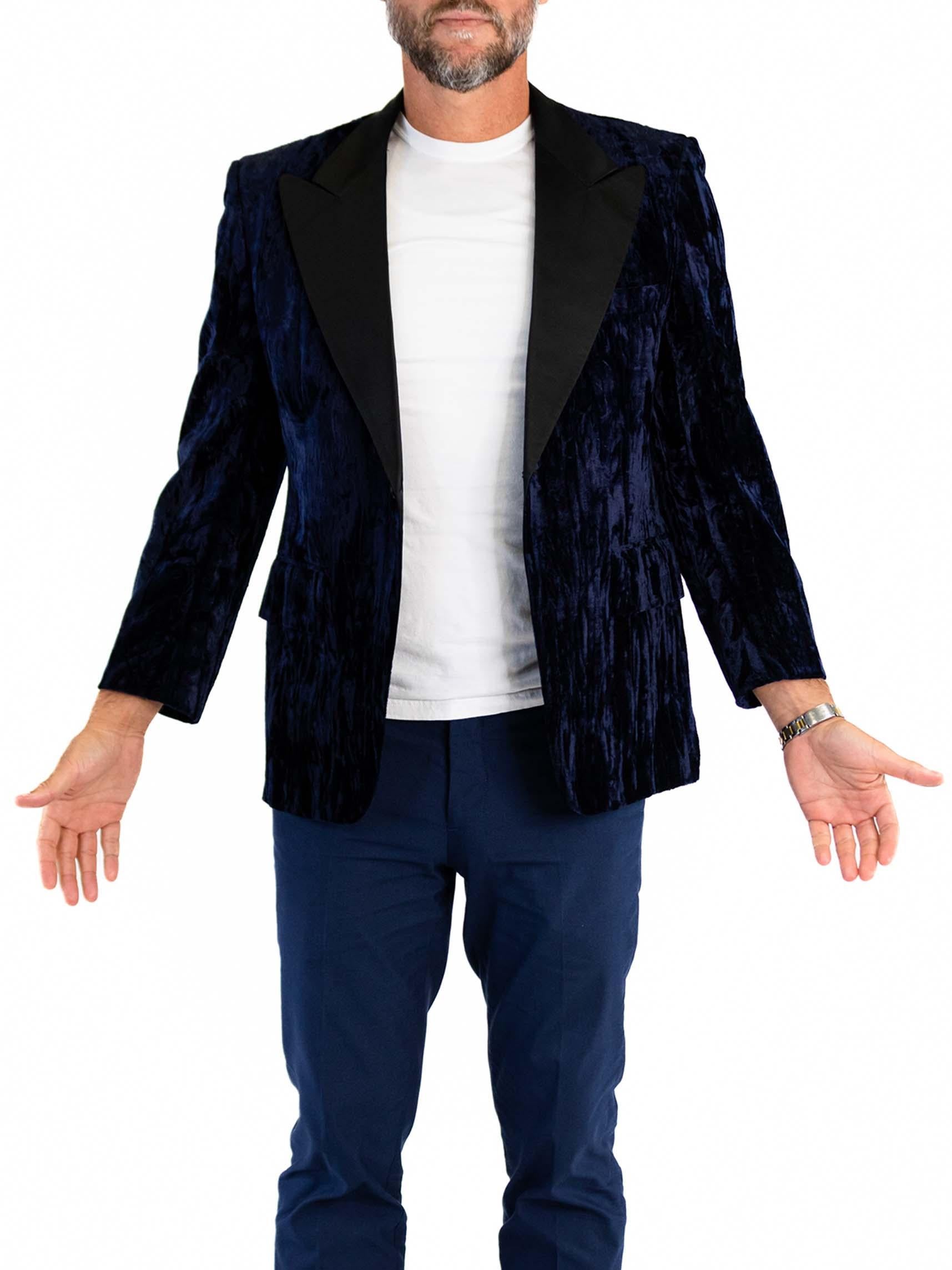 1970S Navy Blue Rayon Velvet Tuxedo Jacket In Excellent Condition In New York, NY