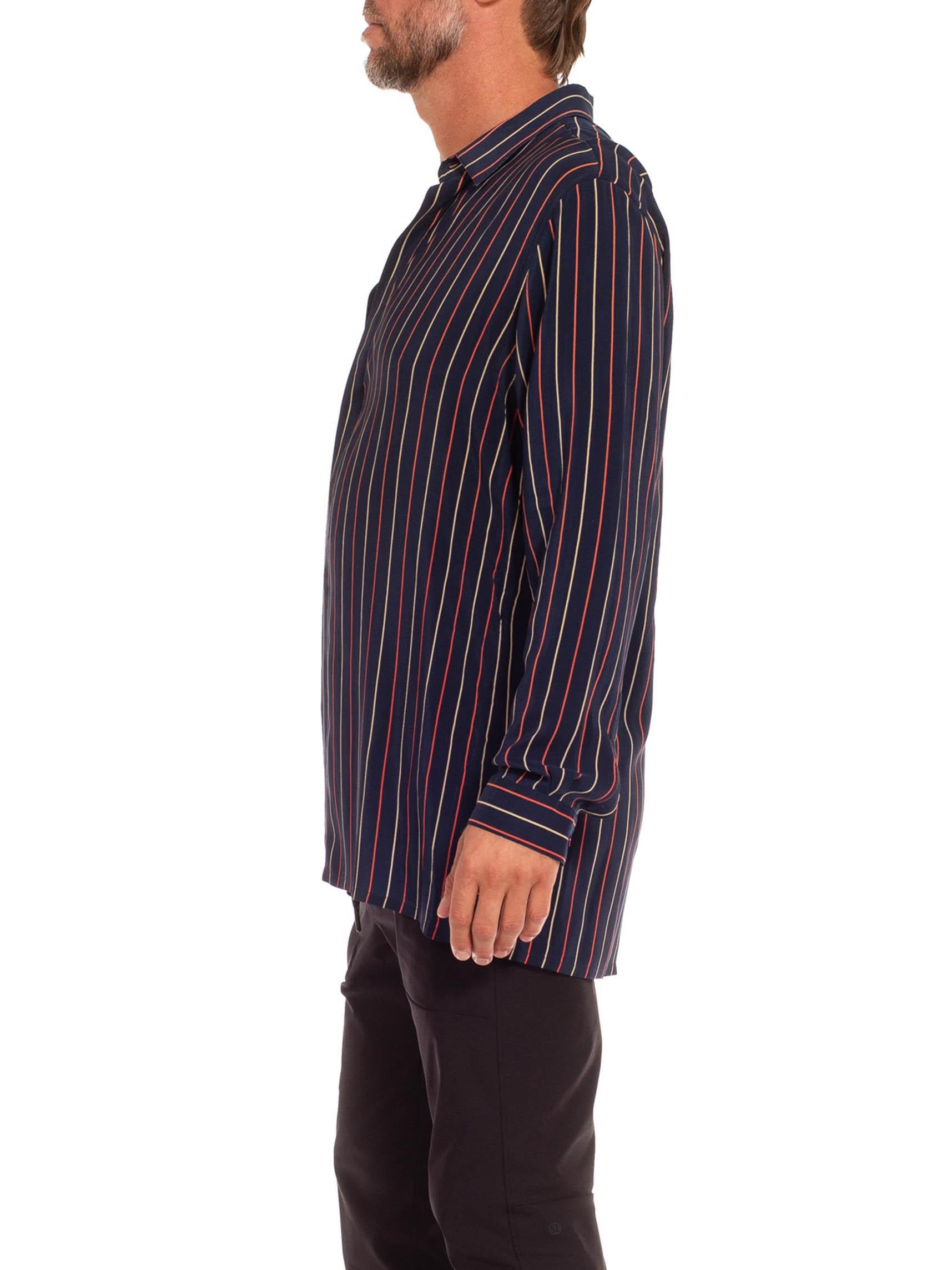 Nero Camicia anni '70 in seta crepe de chine blu navy a righe bianche e rosse in vendita