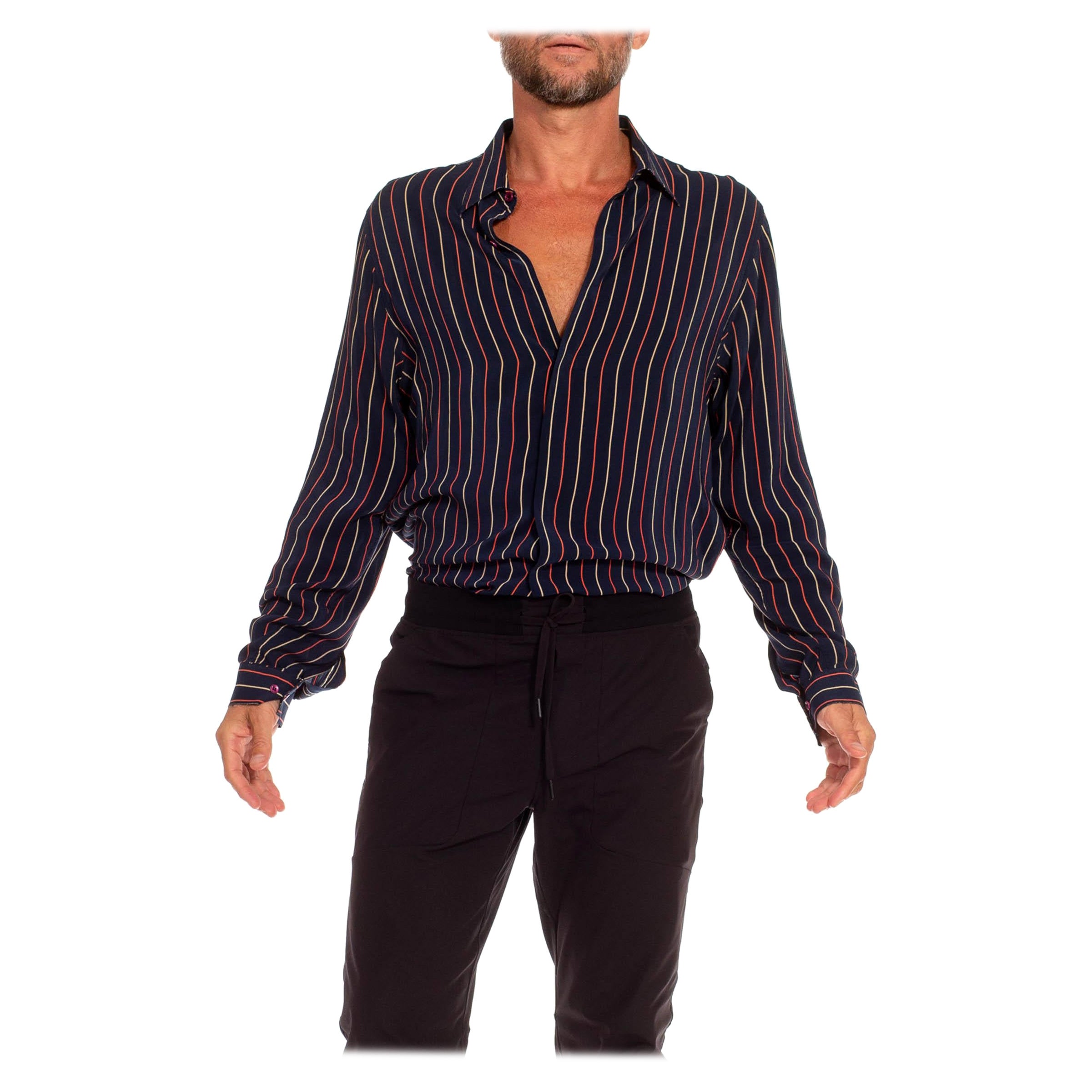 1970S Camisa de seda azul marino de crepé de chine a rayas rojas y blancas