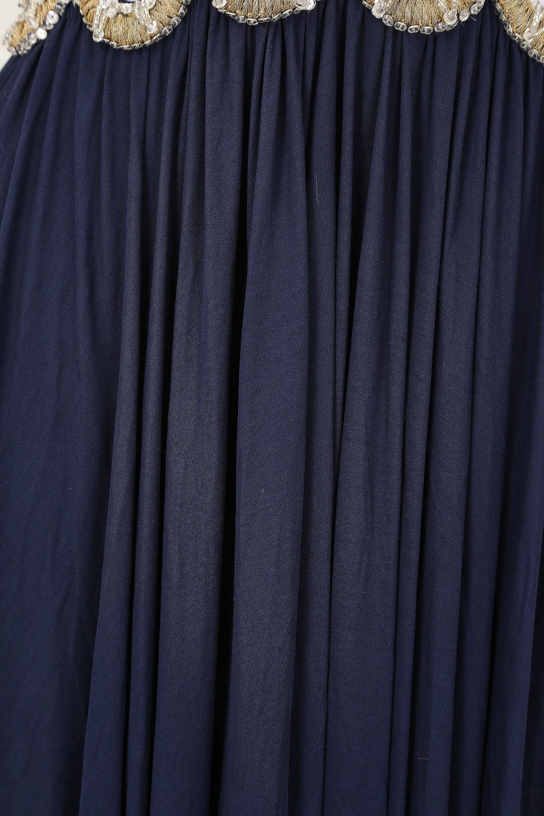 Noir Robe haute couture grecque en jersey bleu marine des années 1970 en vente