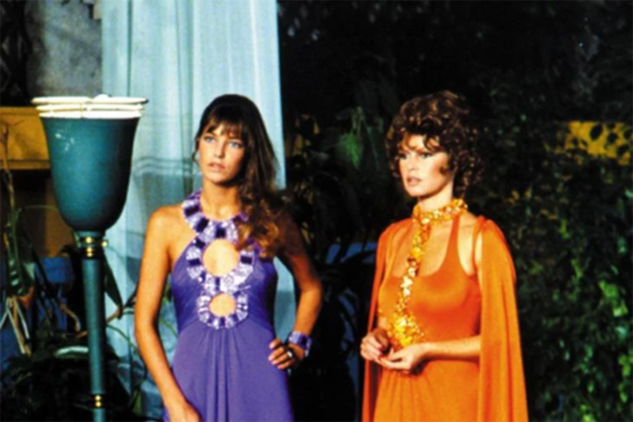 Robe haute couture grecque en jersey bleu marine des années 1970 Unisexe en vente