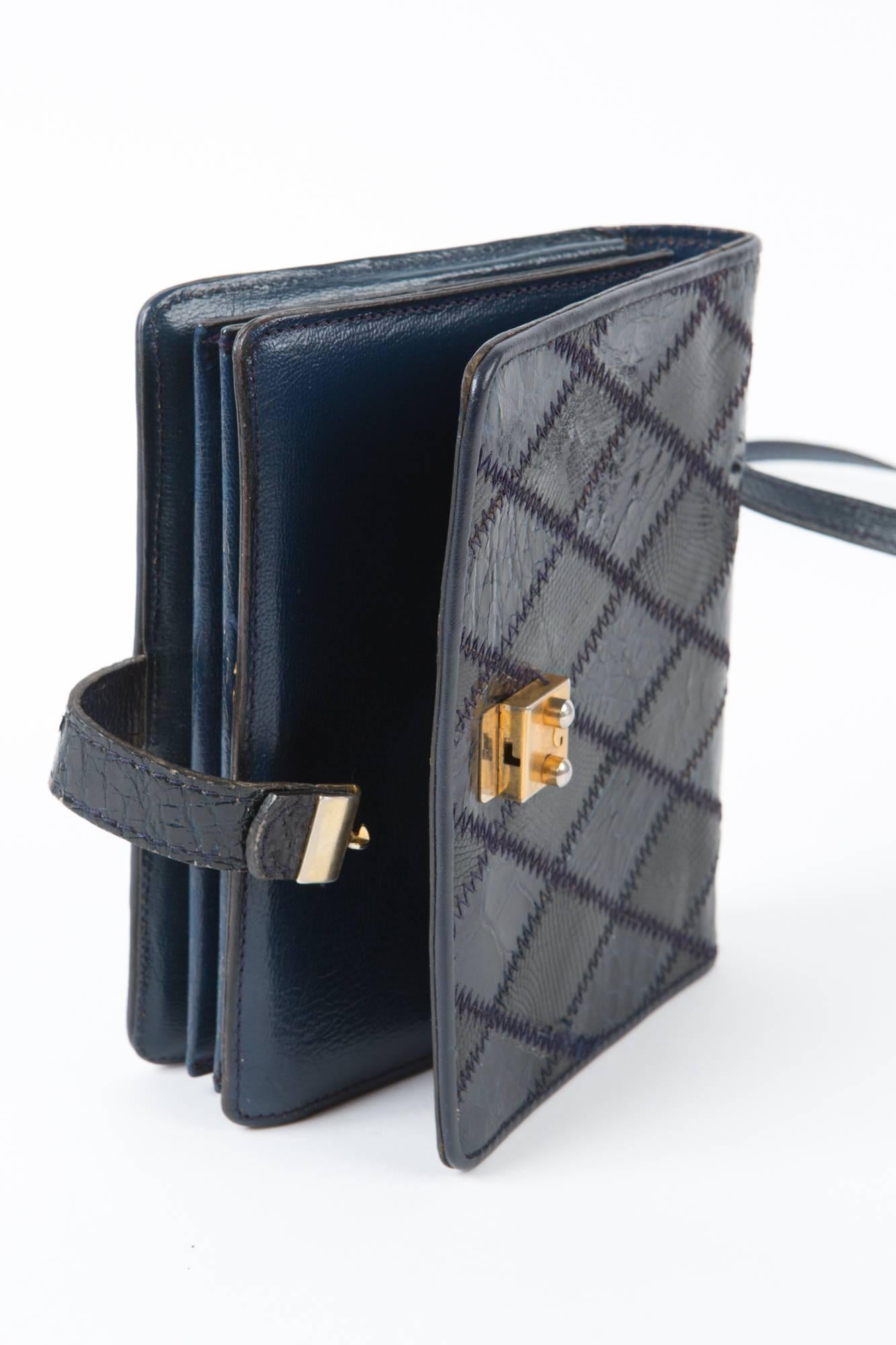 1970er Jahre Navy Leder Clutch im Zustand „Gut“ im Angebot in Paris, FR