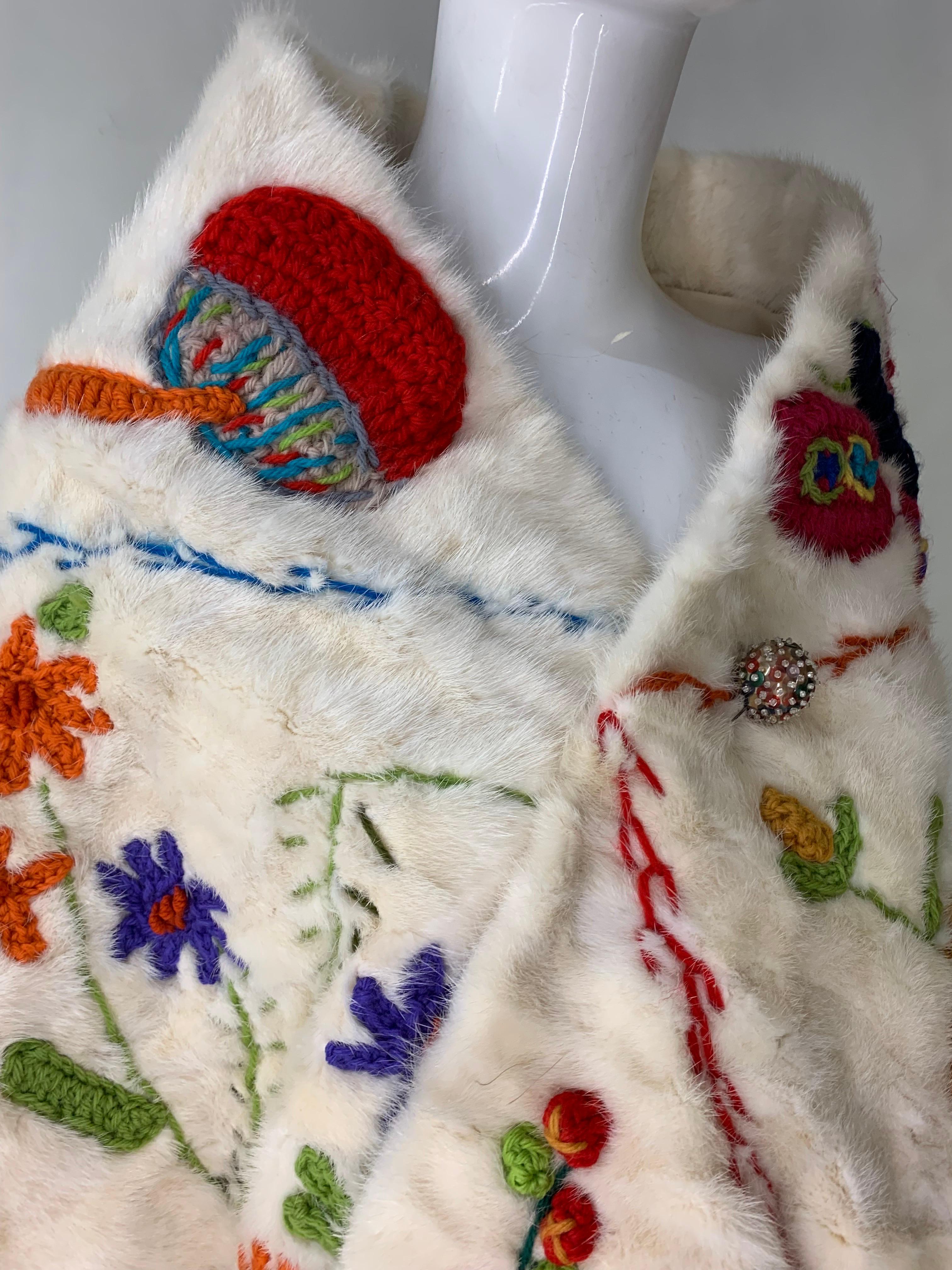 1970 Neiman Marcus Gran chal de visón blanco esquilado con trabajo de hilos de lana de colores en Excelente estado para la venta en Gresham, OR
