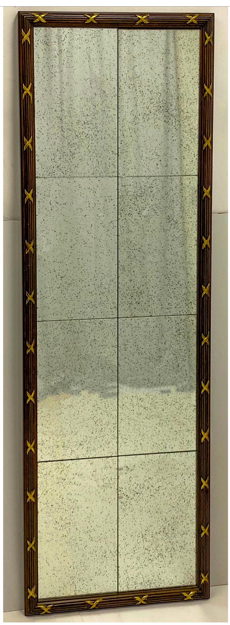1970er Jahre Neo-Klassischen Stil geschnitzt Mahagoni und vergoldete Spiegel - Paar (Neoklassisch) im Angebot