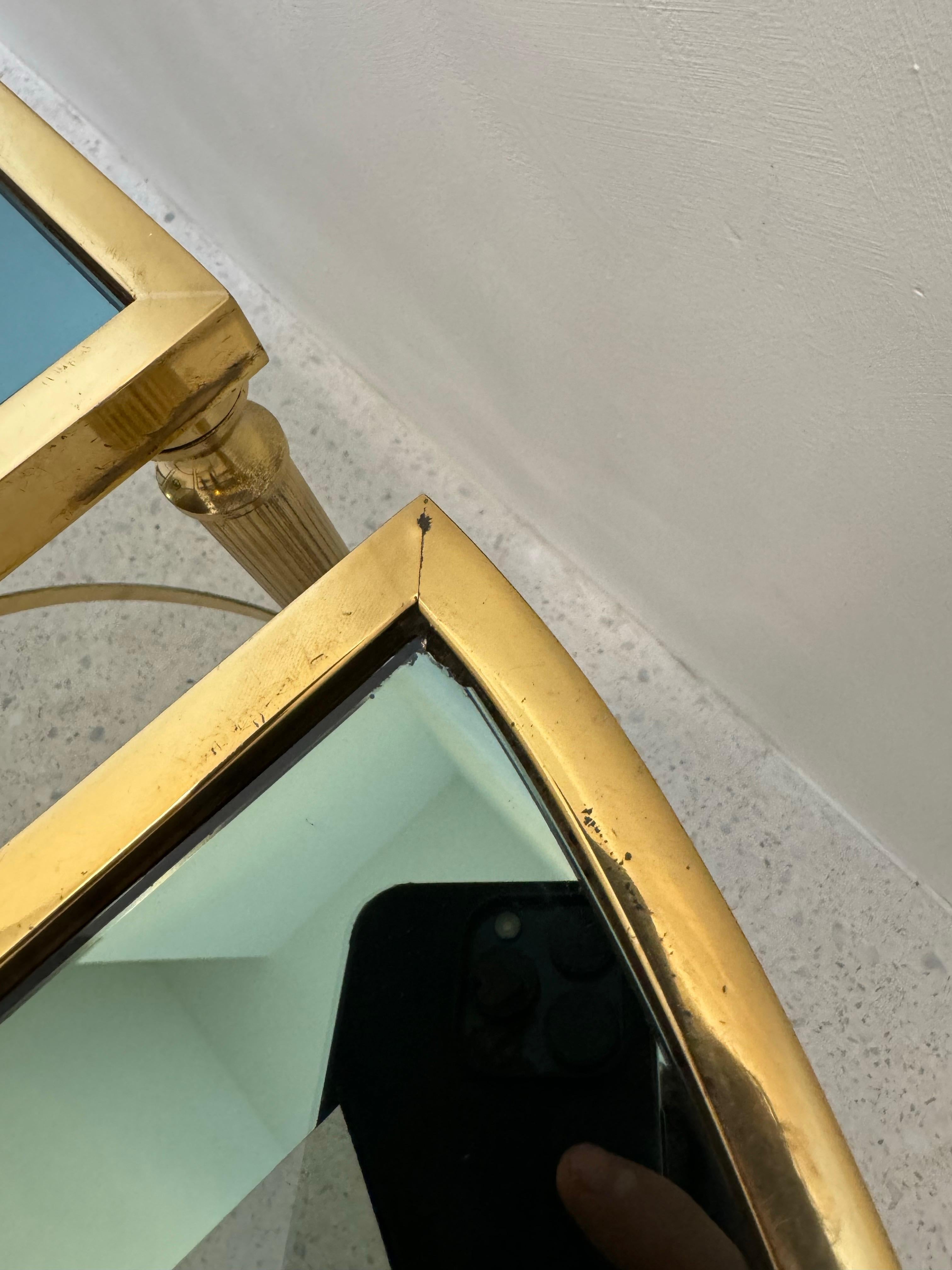 Ensemble de tables modulaires néoclassiques en laiton et verre fumé, France, années 1970 en vente 3