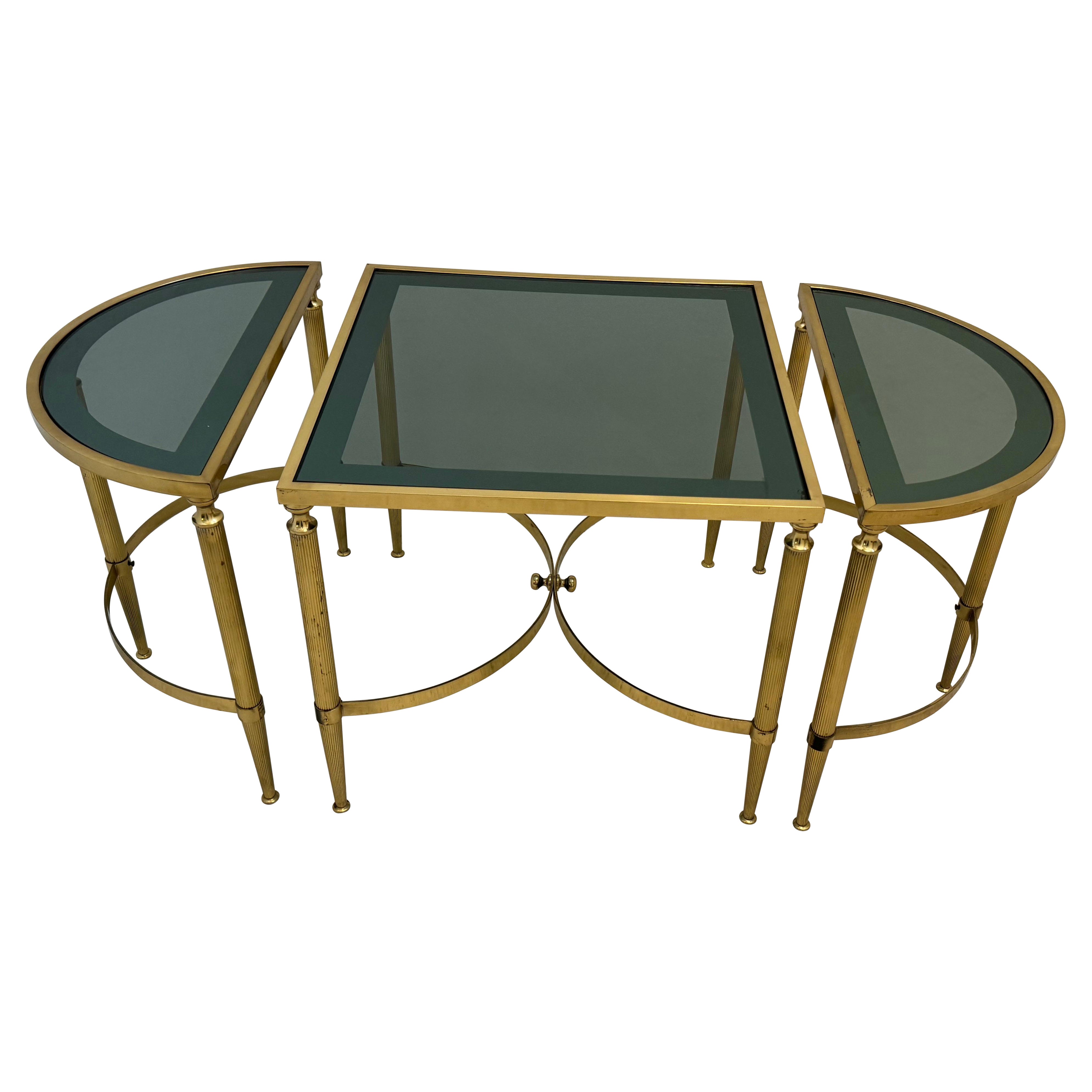 Ensemble de tables modulaires néoclassiques en laiton et verre fumé, France, années 1970 en vente