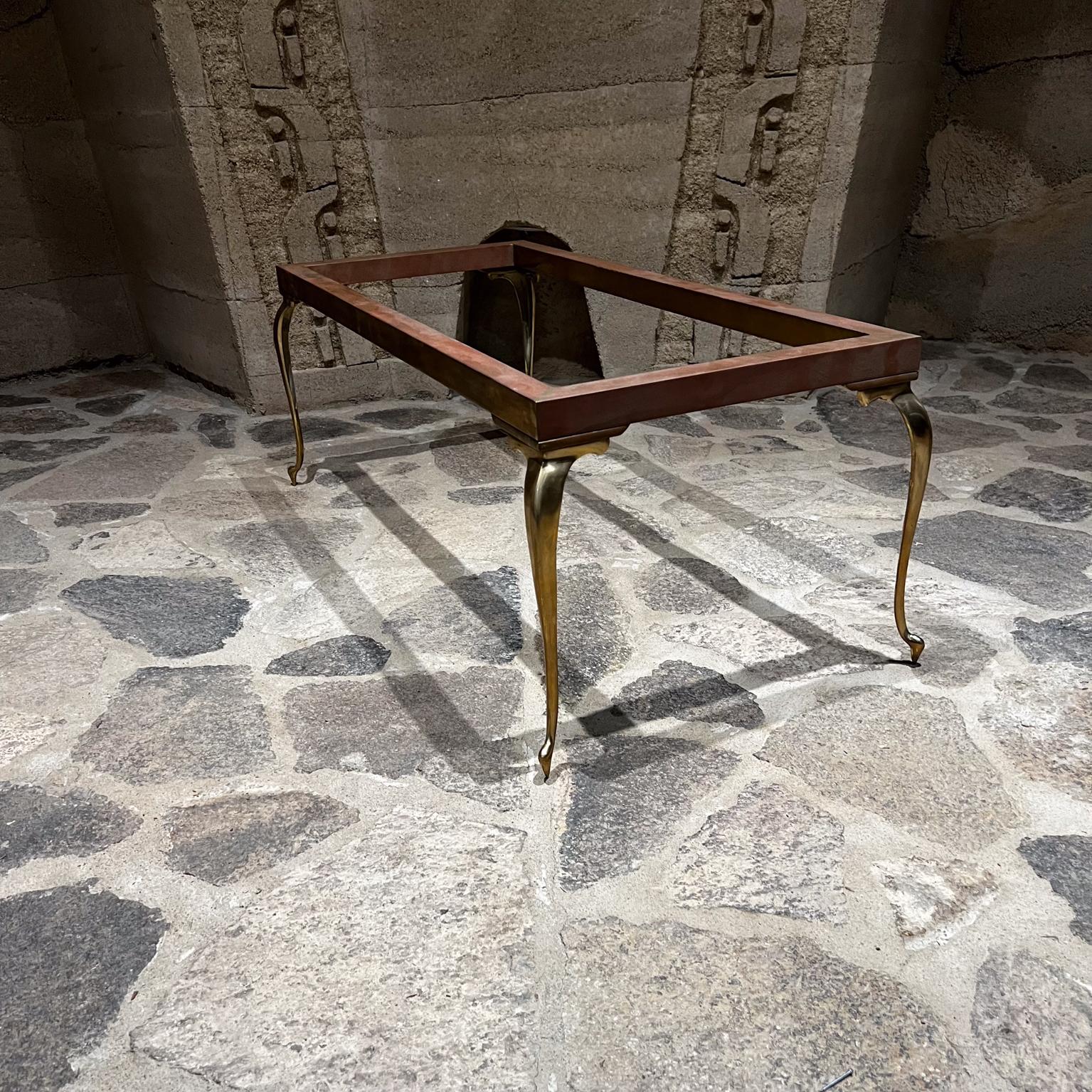 1970s Neoclassical Brass Coffee Table Cabriole Legs Mastercraft In Good Condition For Sale In Chula Vista, CA