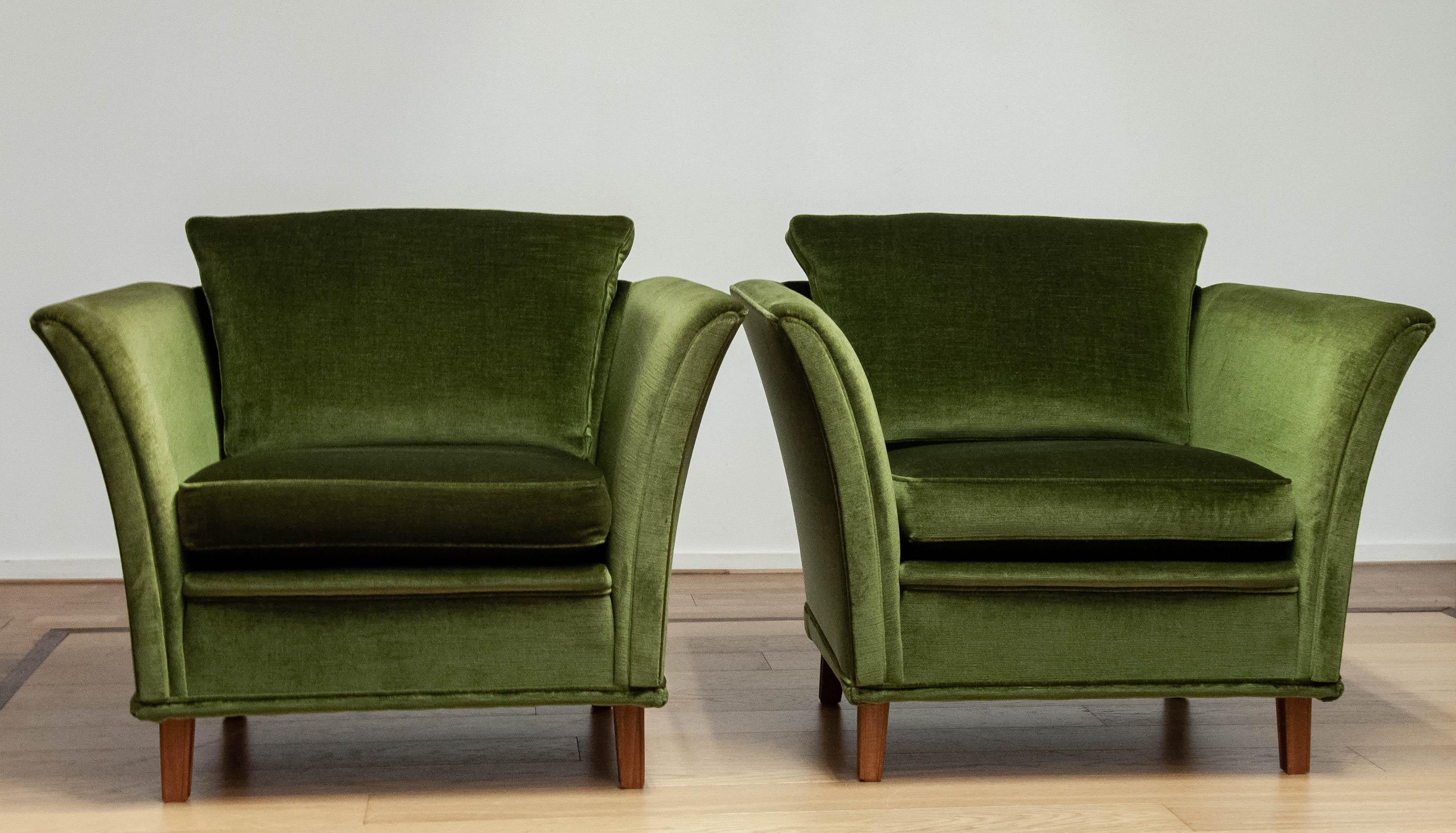 1970s Neoclassical Swedish Club Chairs Upholstered With Green Velvet Fabric In Good Condition For Sale In Silvolde, Gelderland
