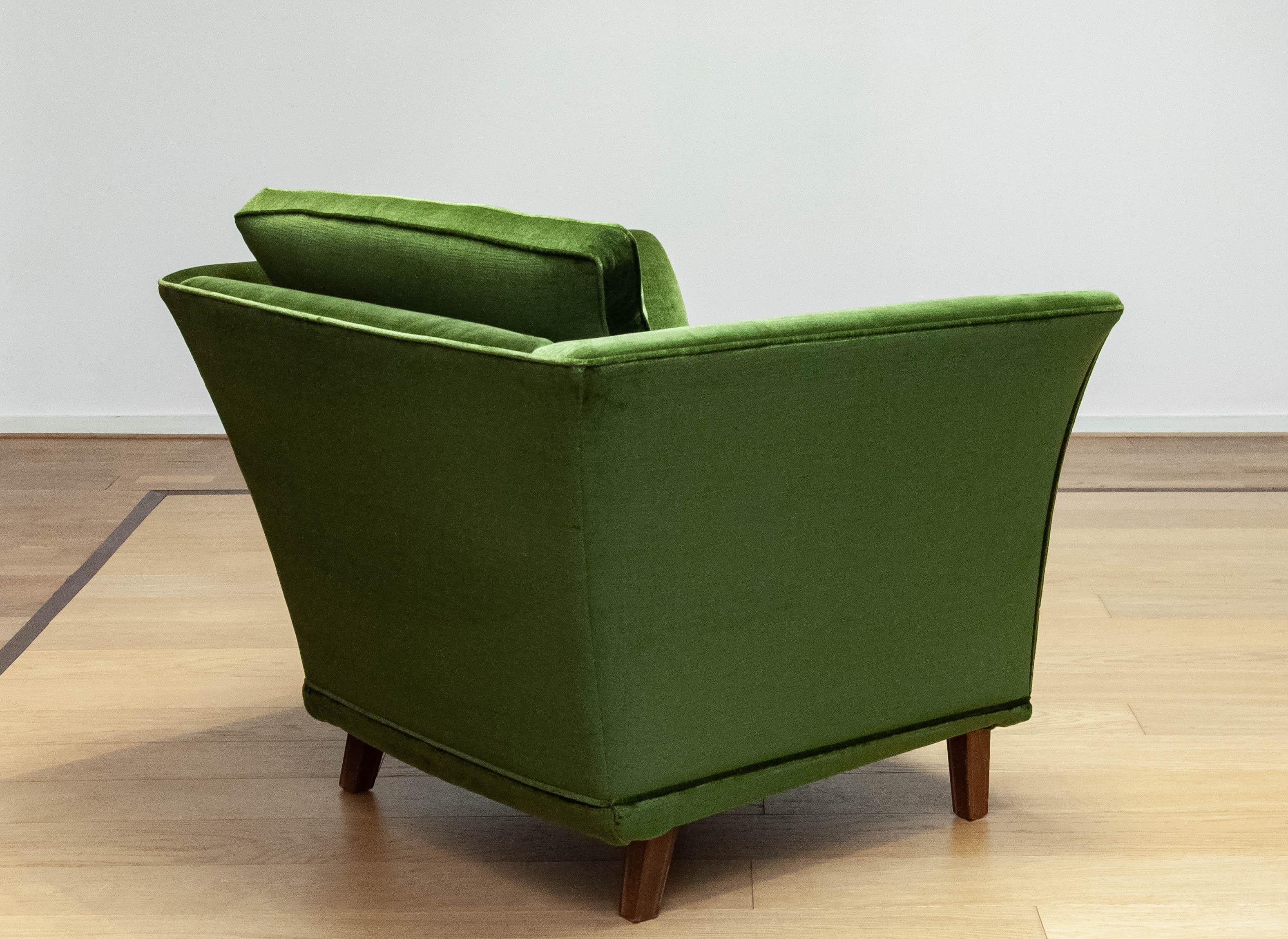 1970s Neoclassical Swedish Club Chairs Upholstered With Green Velvet Fabric For Sale 1