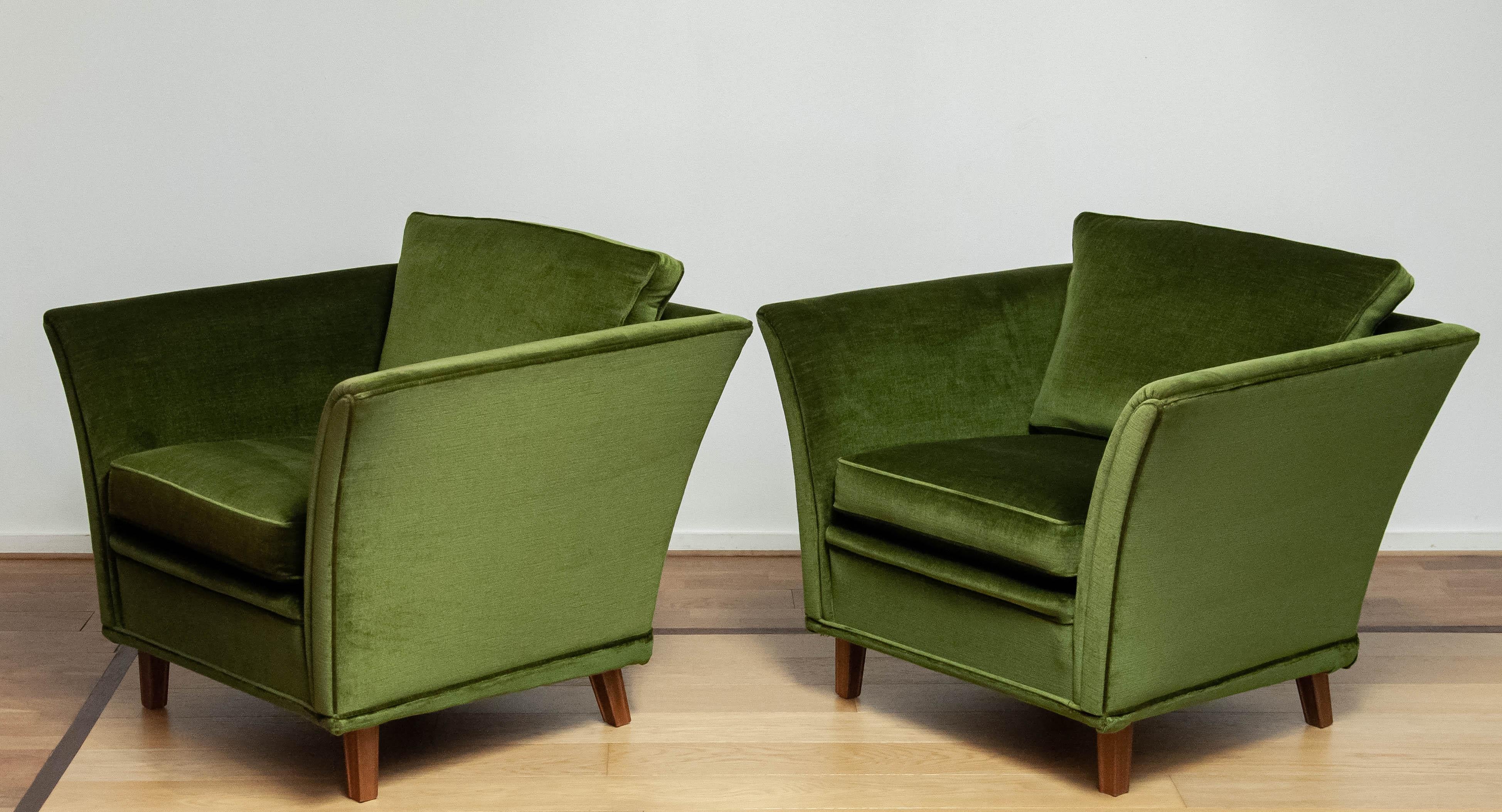 1970s Neoclassical Swedish Club Chairs Upholstered With Green Velvet Fabric For Sale 1