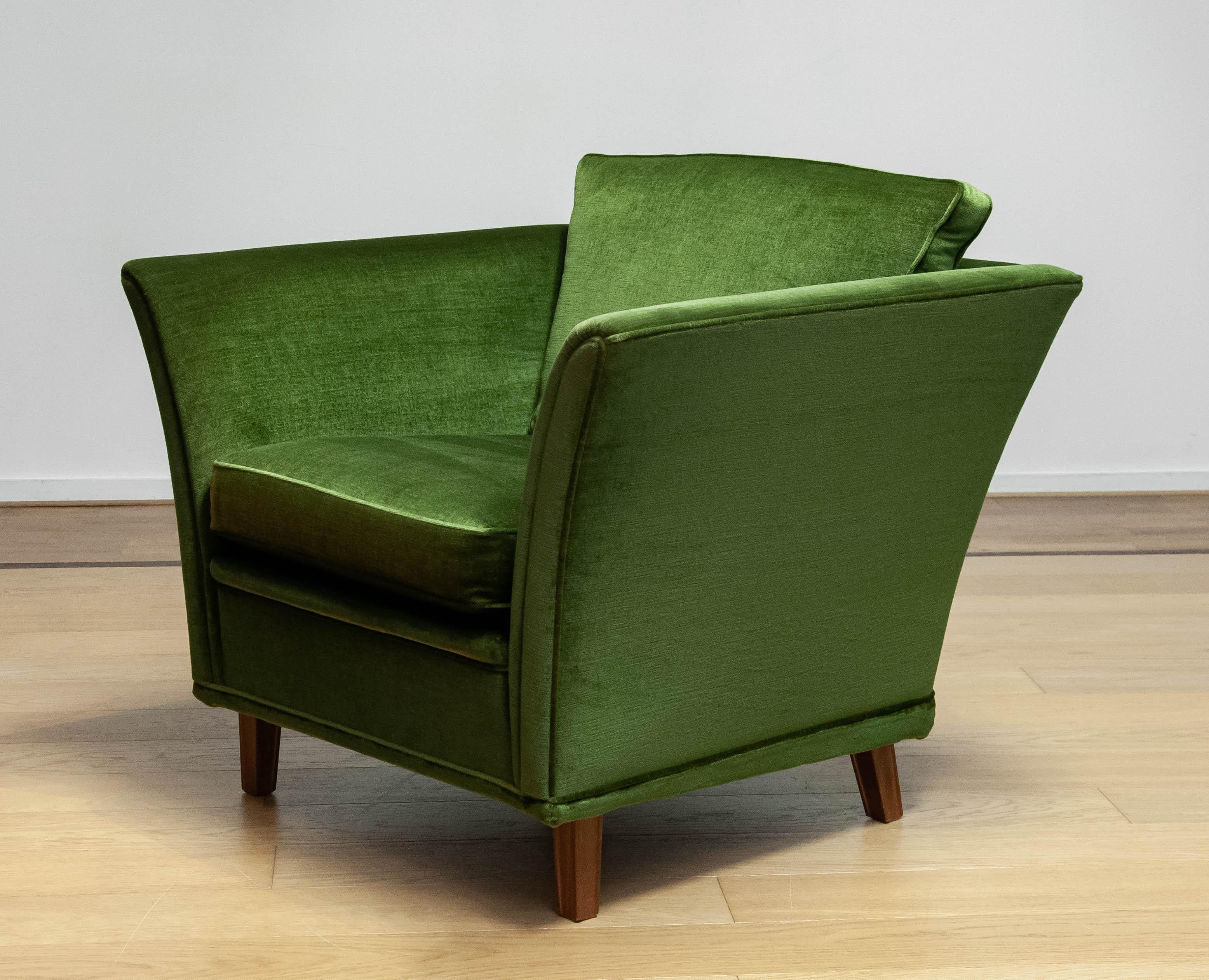 1970s Neoclassical Swedish Club Chairs Upholstered With Green Velvet Fabric For Sale 2