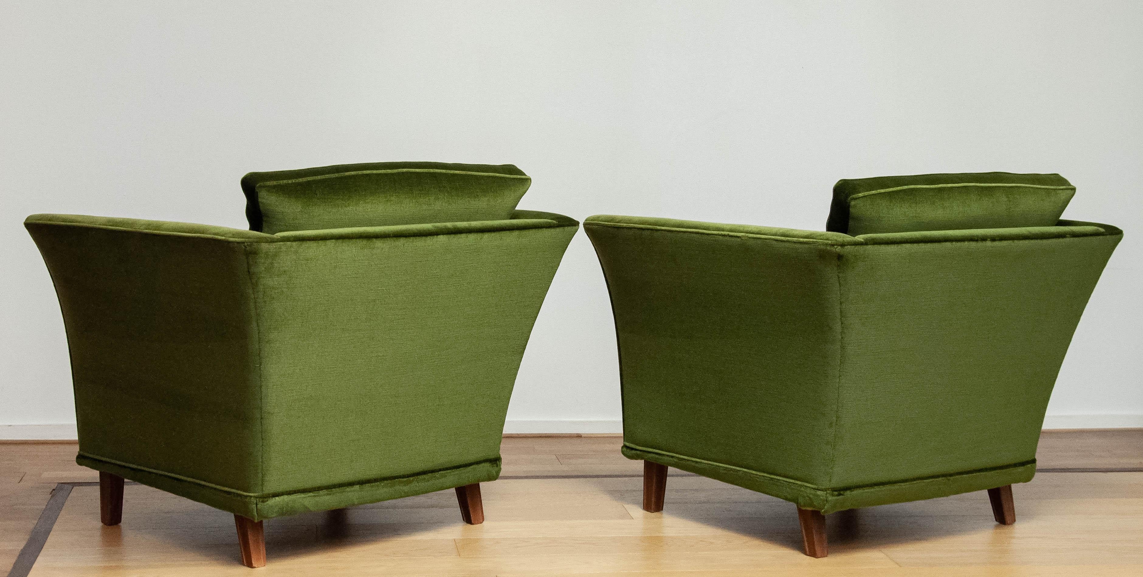 1970s Neoclassical Swedish Club Chairs Upholstered With Green Velvet Fabric For Sale 2