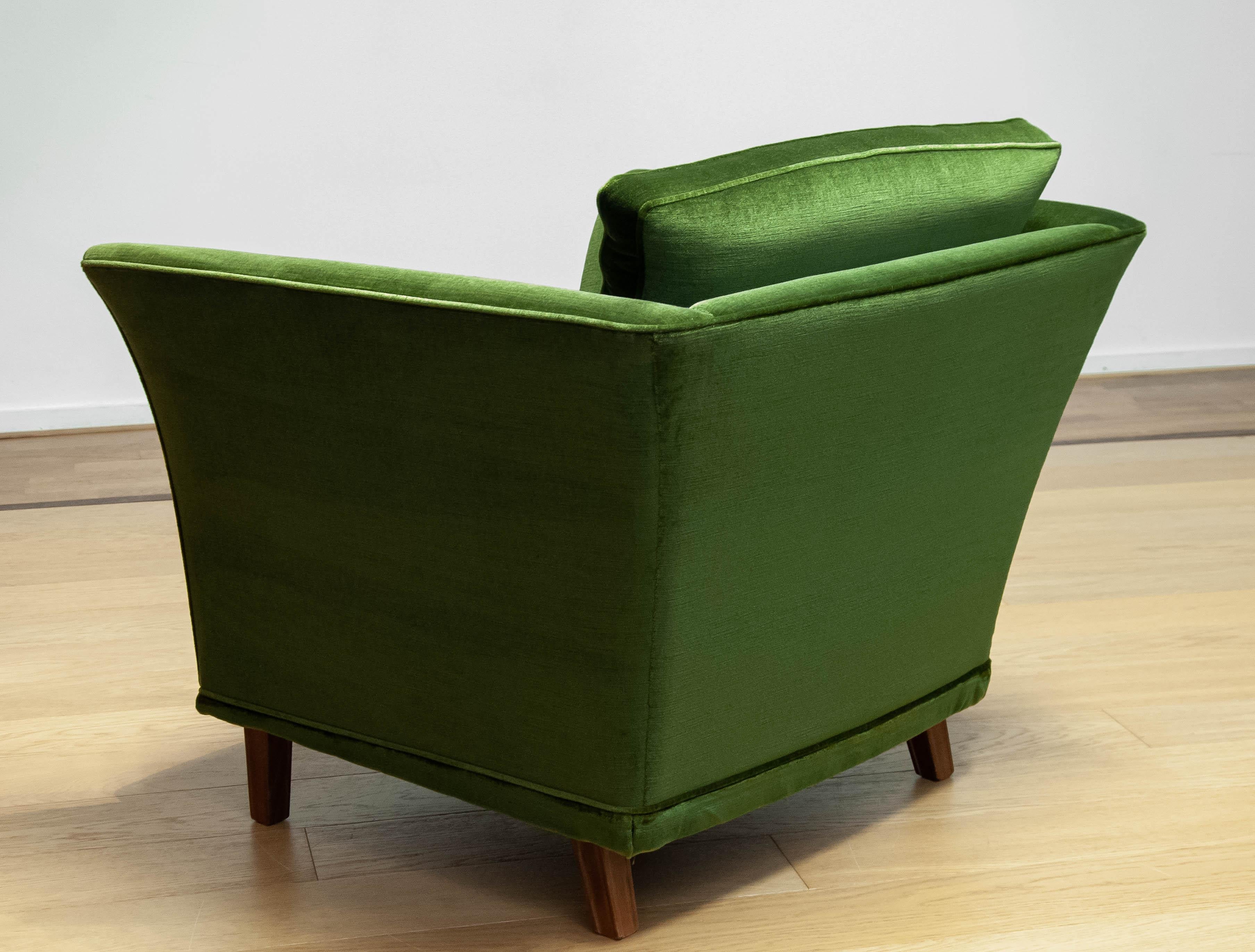 1970s Neoclassical Swedish Club Chairs Upholstered With Green Velvet Fabric For Sale 3