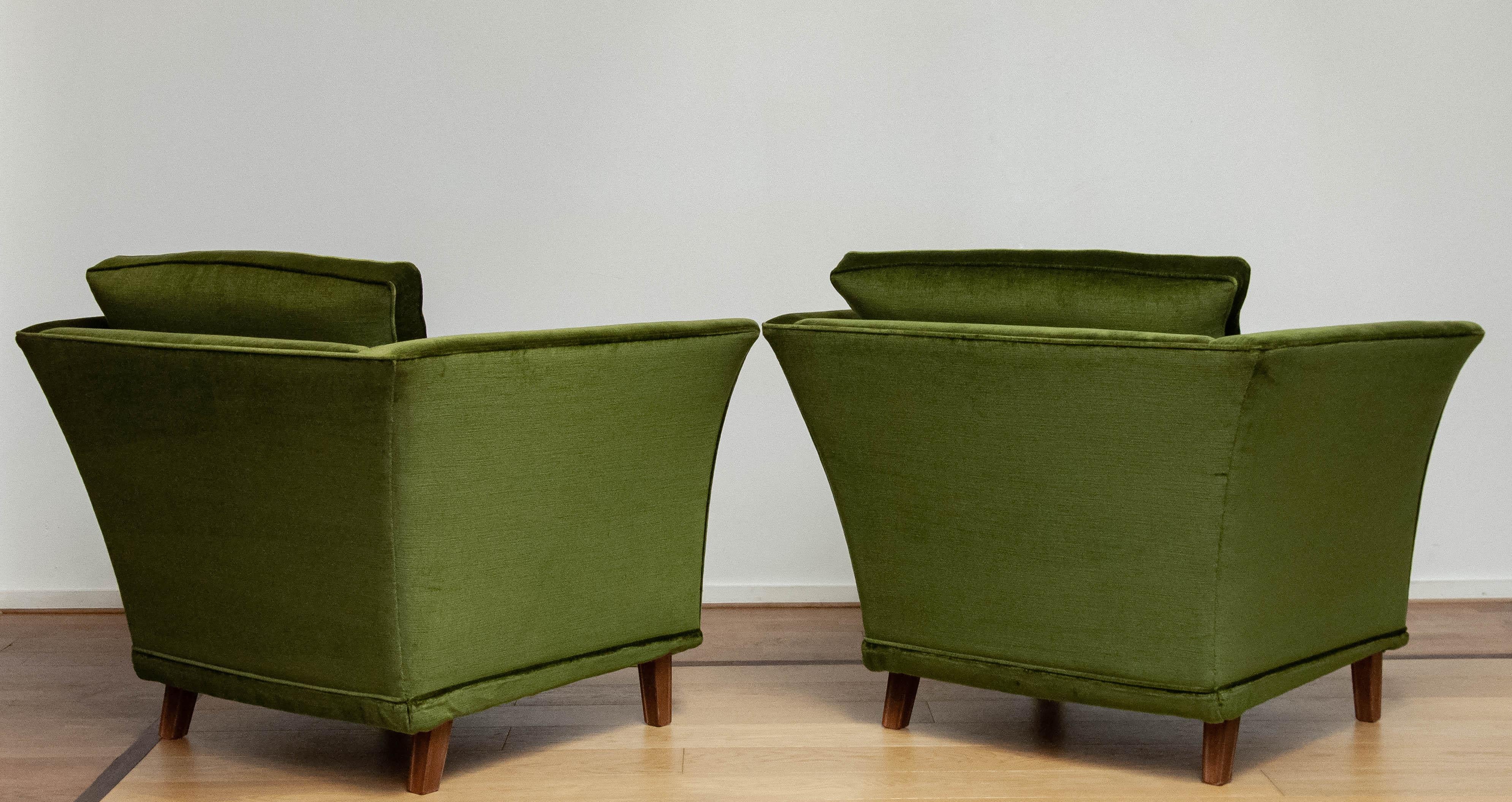 1970s Neoclassical Swedish Club Chairs Upholstered With Green Velvet Fabric For Sale 3