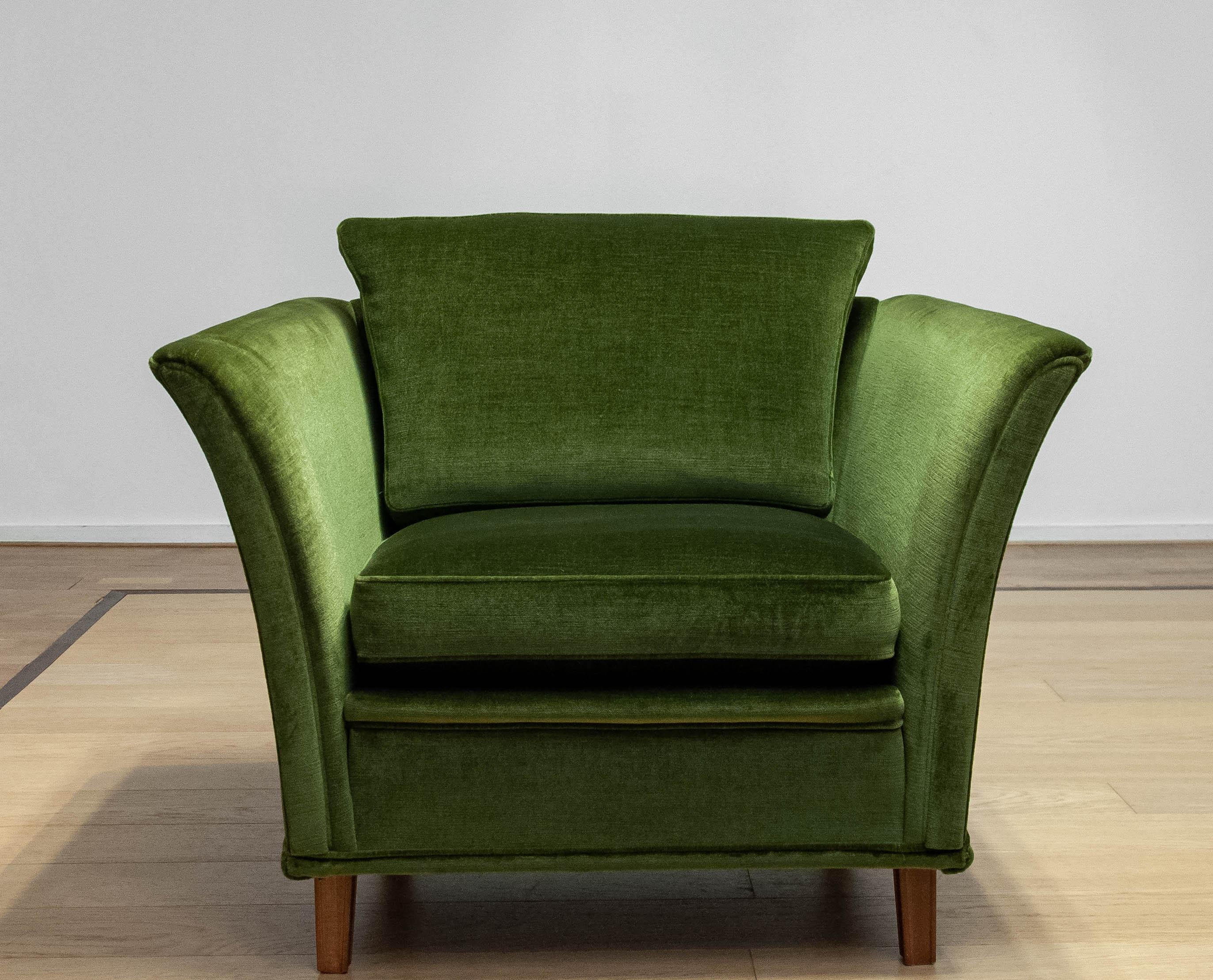 1970s Neoclassical Swedish Club Chairs Upholstered With Green Velvet Fabric For Sale 4
