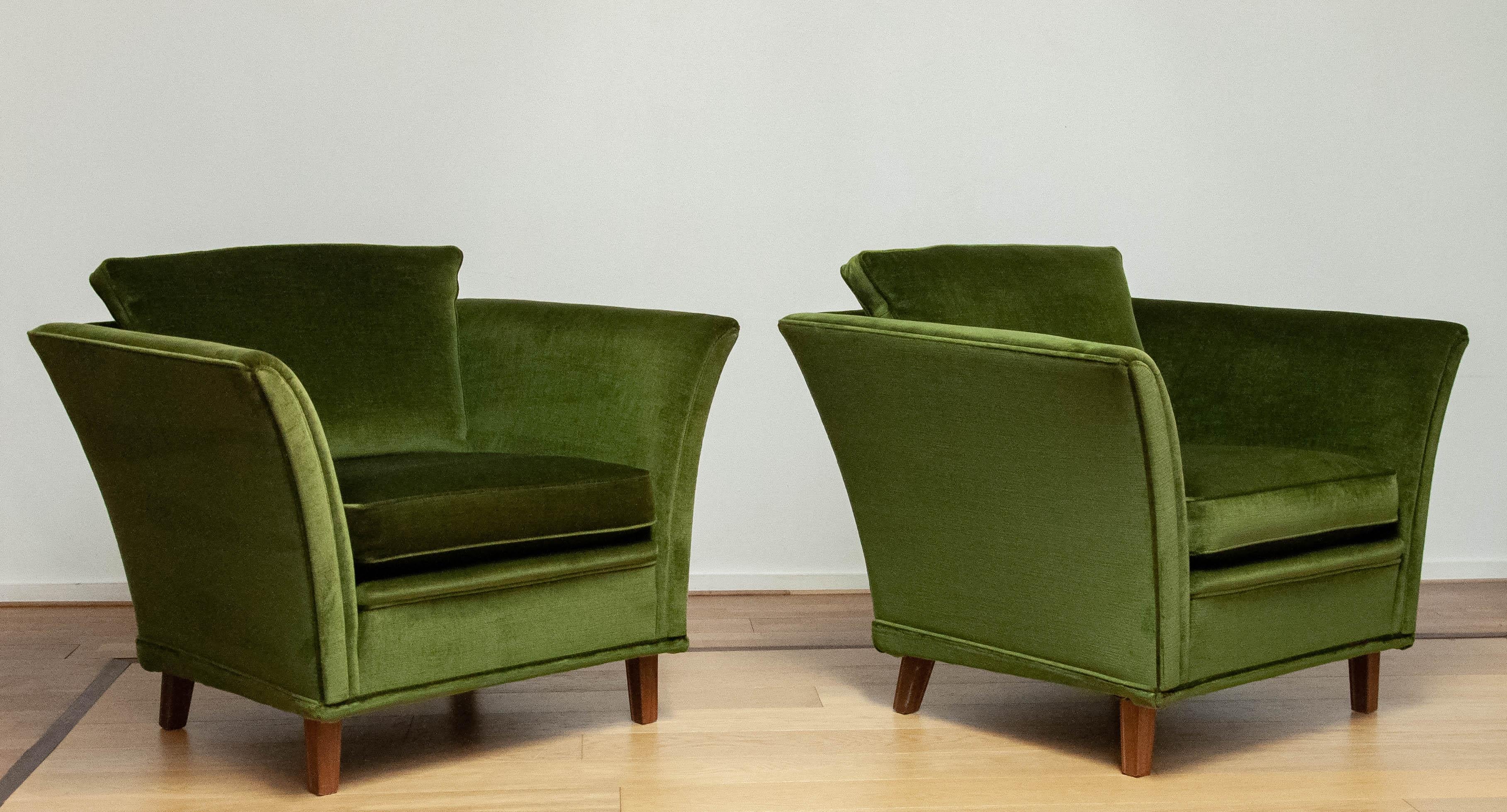 1970s Neoclassical Swedish Club Chairs Upholstered With Green Velvet Fabric For Sale 4