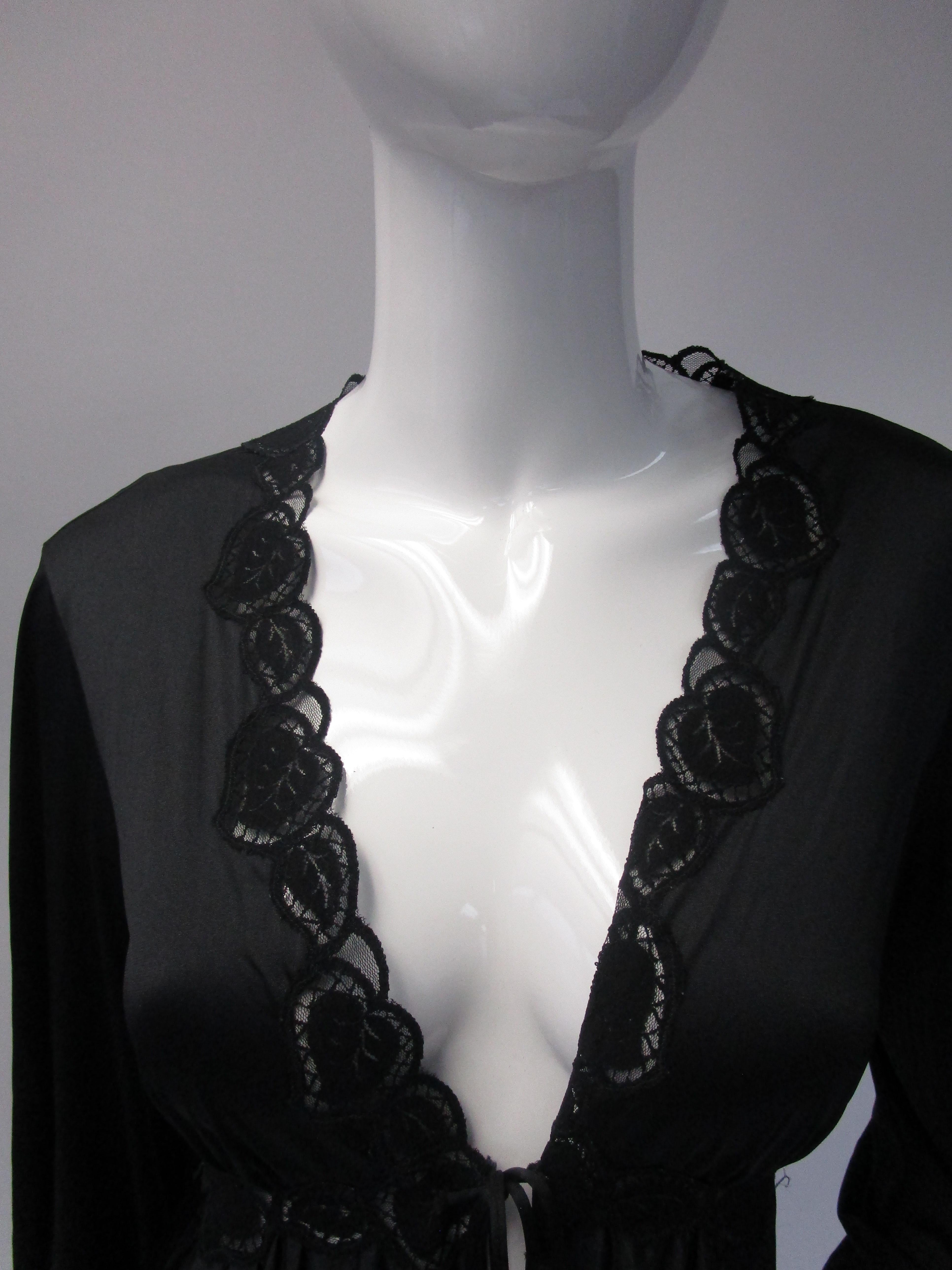 1970’s New Halston for Formfit Rogers Lingerie /  Loungewear / Robe / Cover Up In Excellent Condition For Sale In Houston, TX