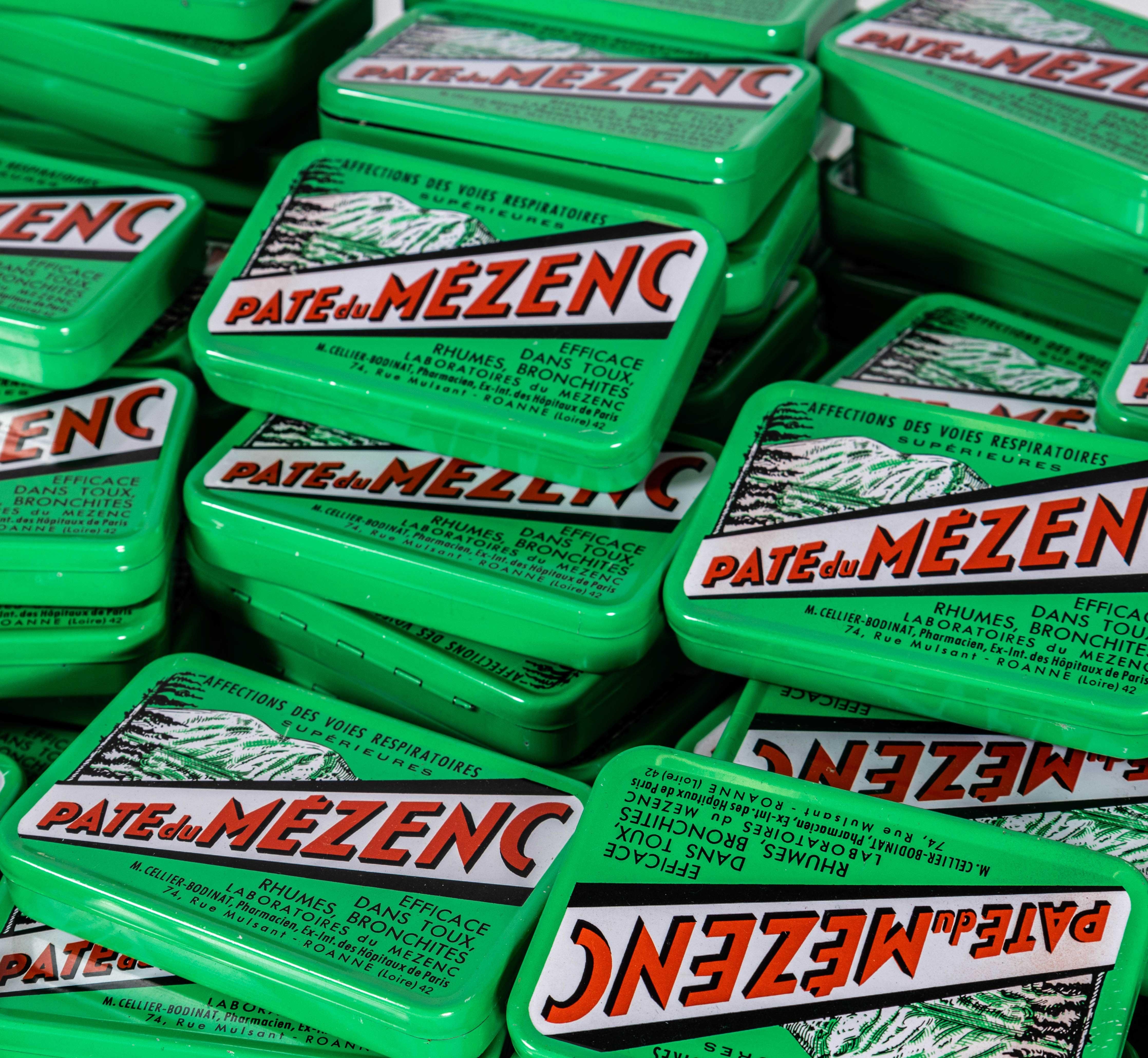 1970's New Old Stock Pharmacy Tins - Pate Du Mezenc - Gran Cantidad Disponible Francés en venta
