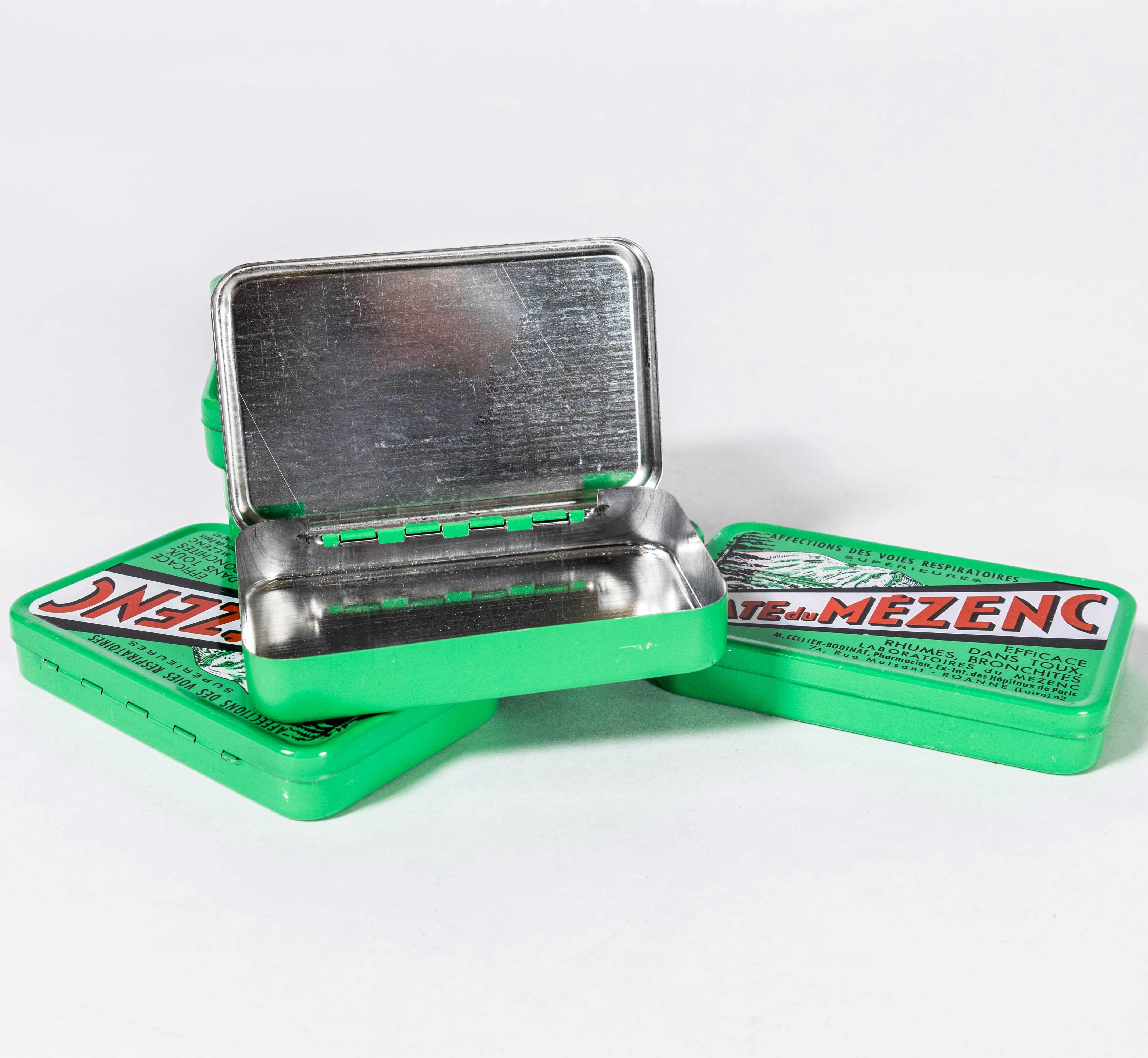 1970's New Old Stock Pharmacy Tins - Pate Du Mezenc - Gran Cantidad Disponible Acero en venta