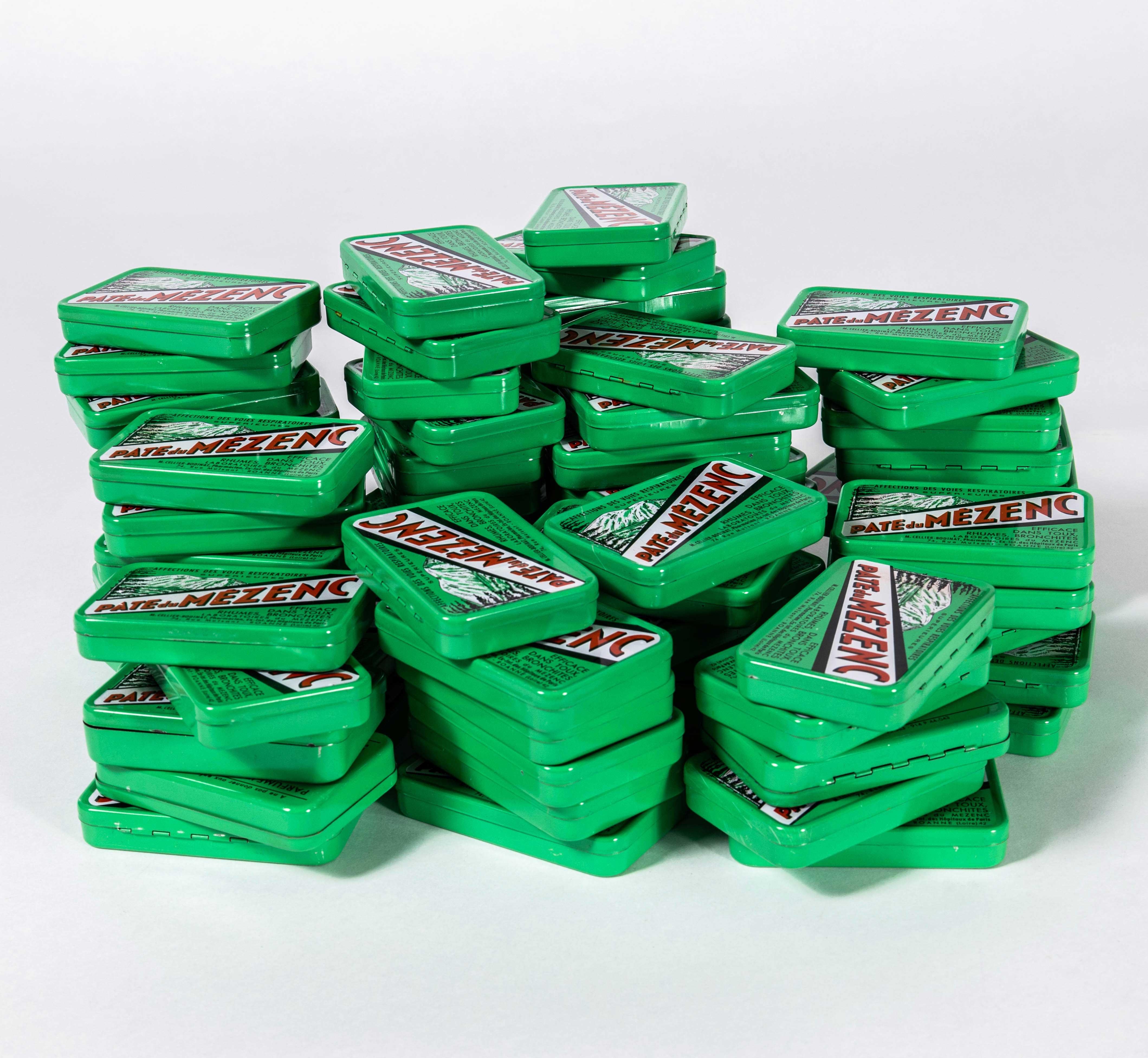 1970's New Old Stock Pharmacy Tins - Pate Du Mezenc - Gran Cantidad Disponible en venta 1