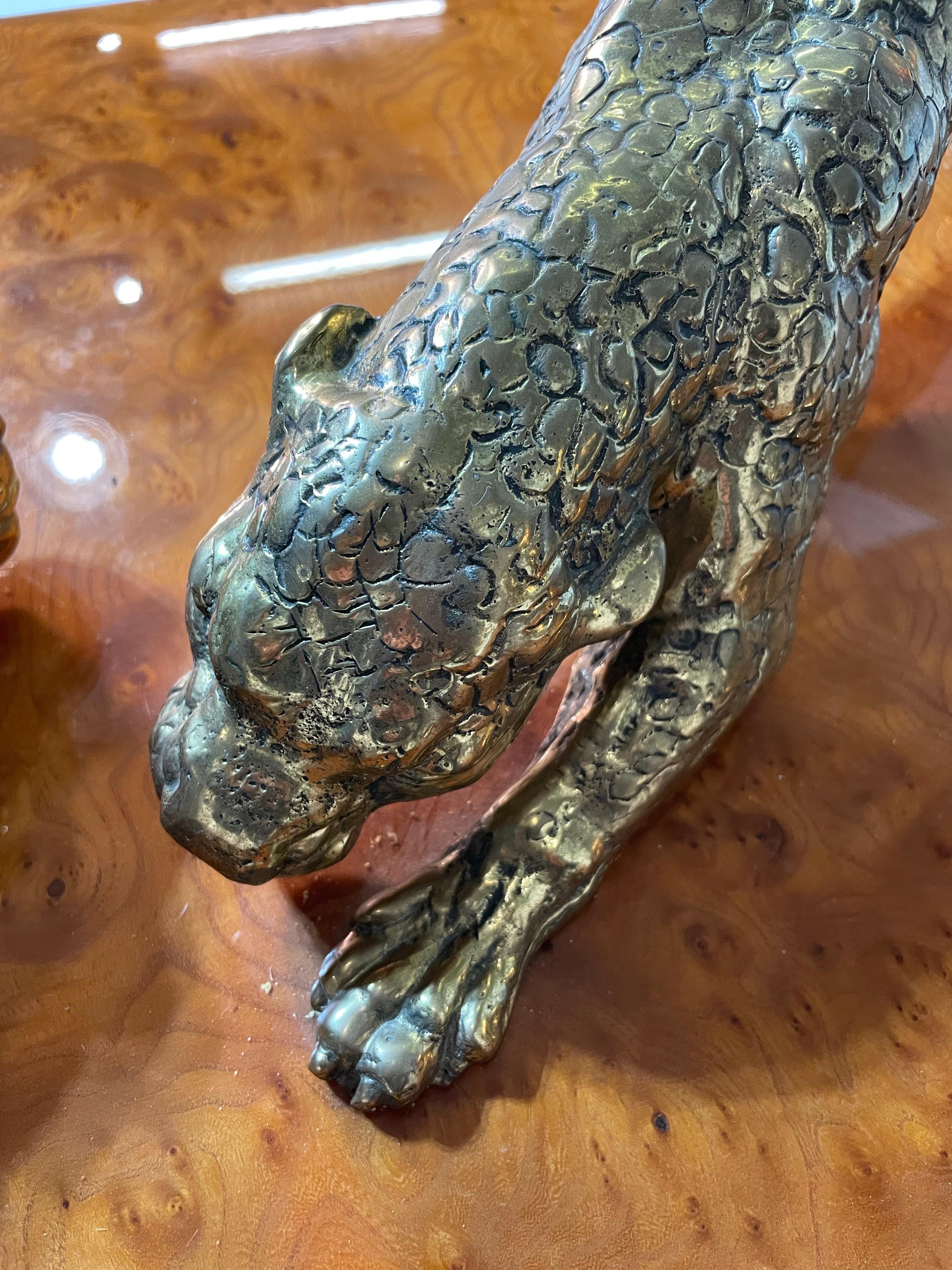 Table basse italienne Nicola Voci des années 1970 avec paire d' Jaguars en bronze en vente 2