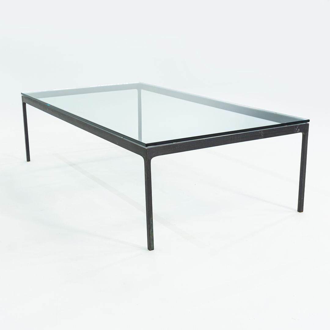 1970er Nicos Zographos Massiver Couchtisch aus patinierter Bronze mit Glasplatte 32x60 im Angebot 2