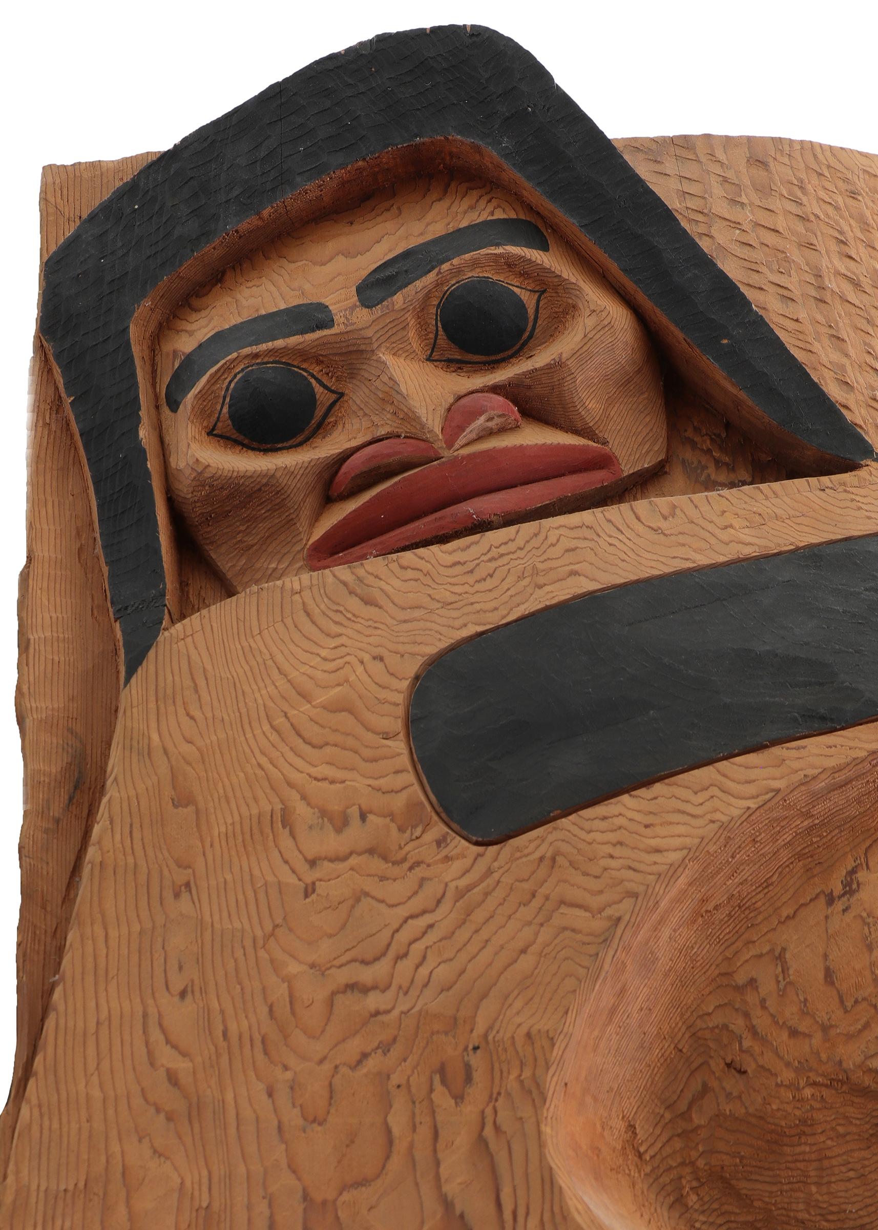 1970s Nootka Totem Pole by Joe David - Arte en madera de la costa noroeste tallado a mano nativo estadounidense en venta