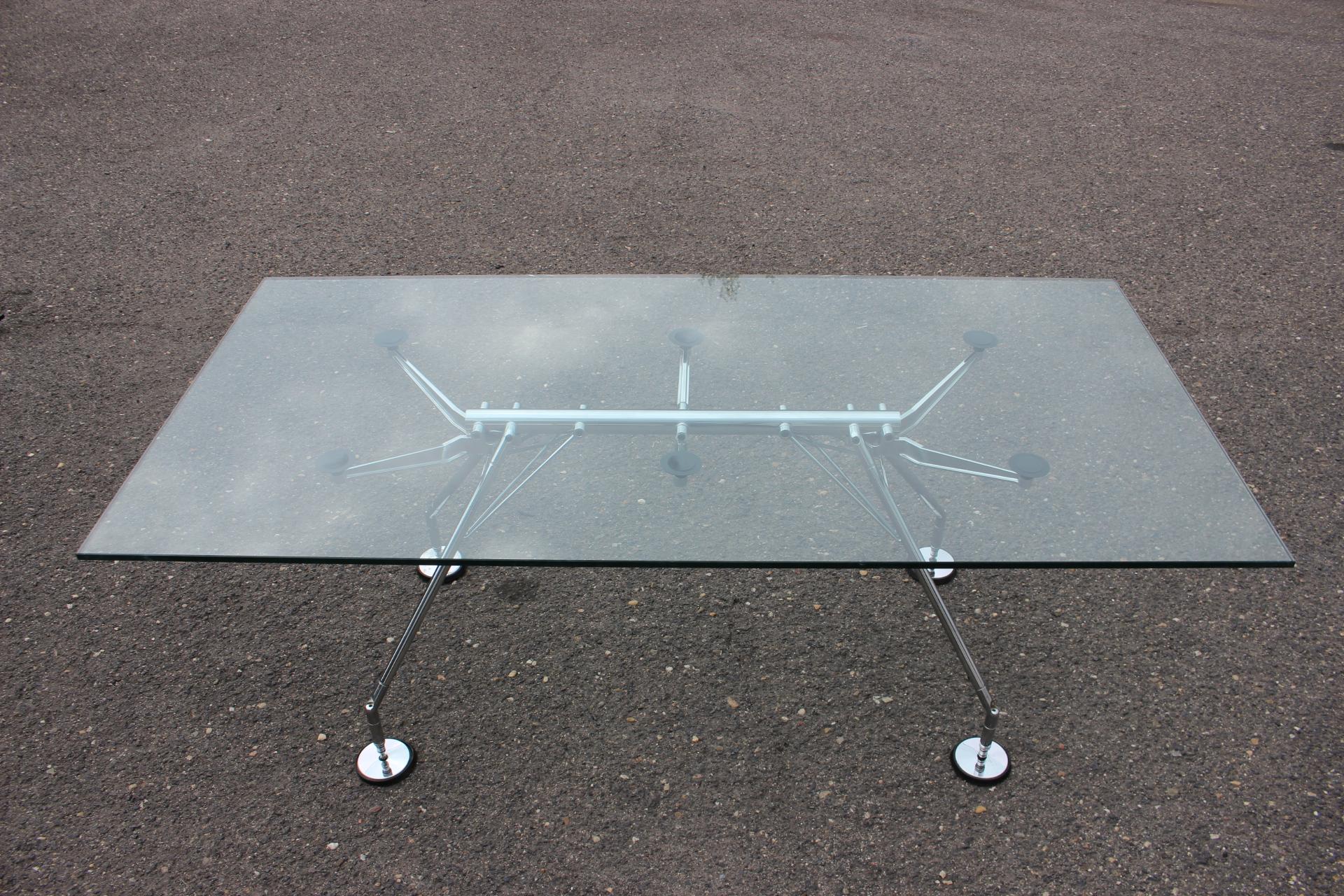 Italian 1970s Norman Foster Glass Table Model Nomos for Tecno, Italy For Sale
