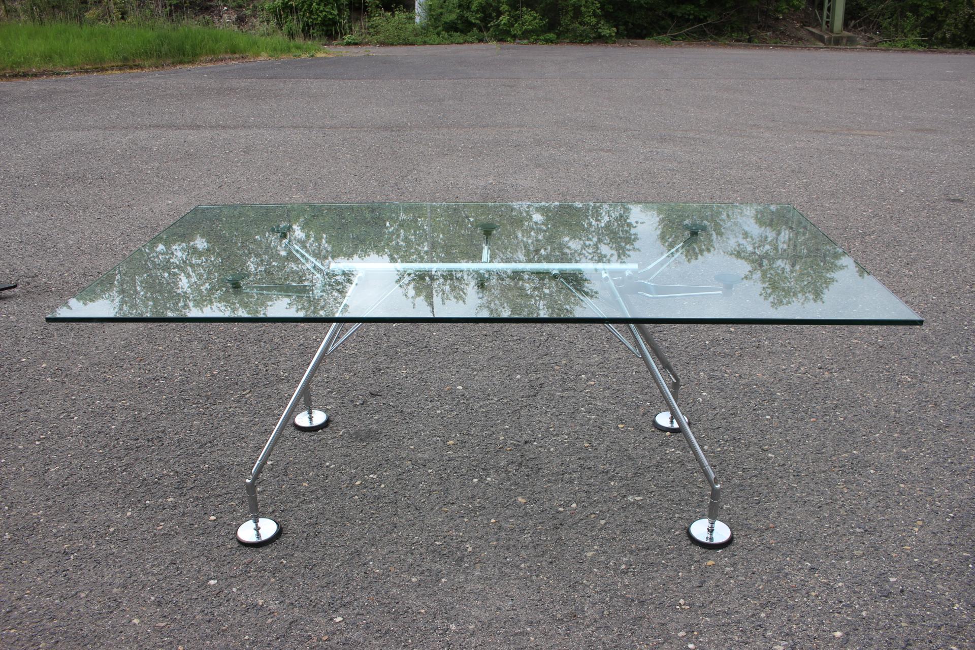 1970s Norman Foster Glass Table Model Nomos for Tecno, Italy In Good Condition For Sale In Praha, CZ