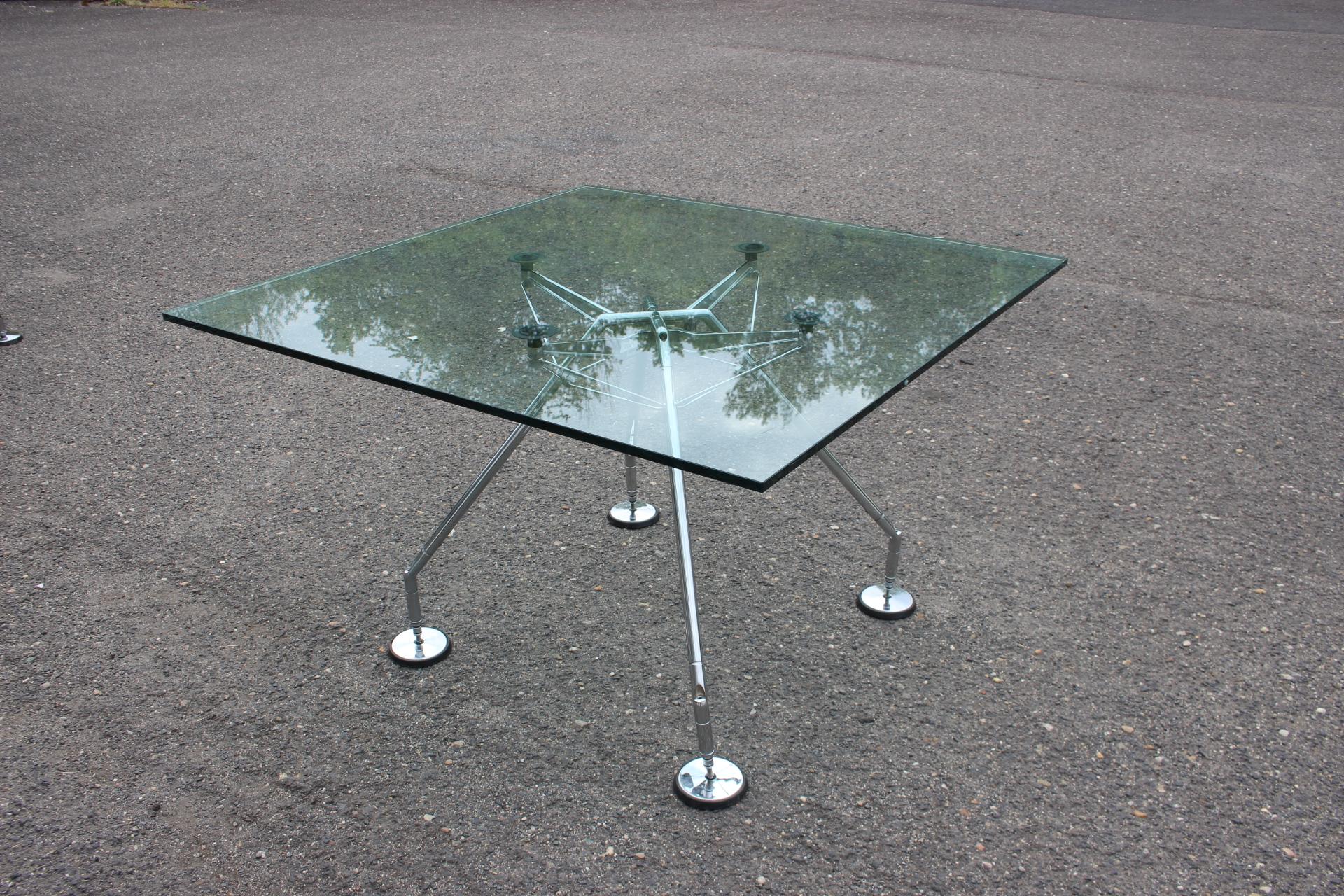 Métal Grande table en verre Norman Foster des années 1970, modèle Nomos pour Tecno, Italie en vente