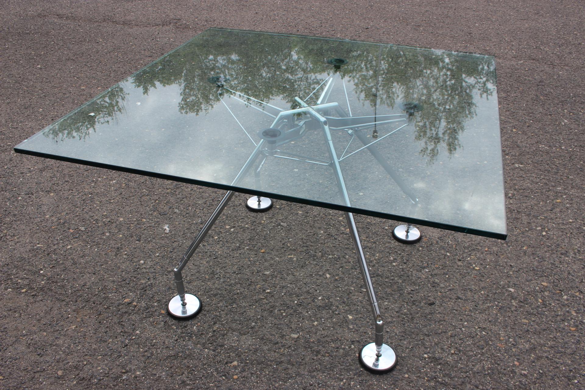 1970s Norman Foster Large Glass Table Model Nomos for Tecno, Italy For Sale 2