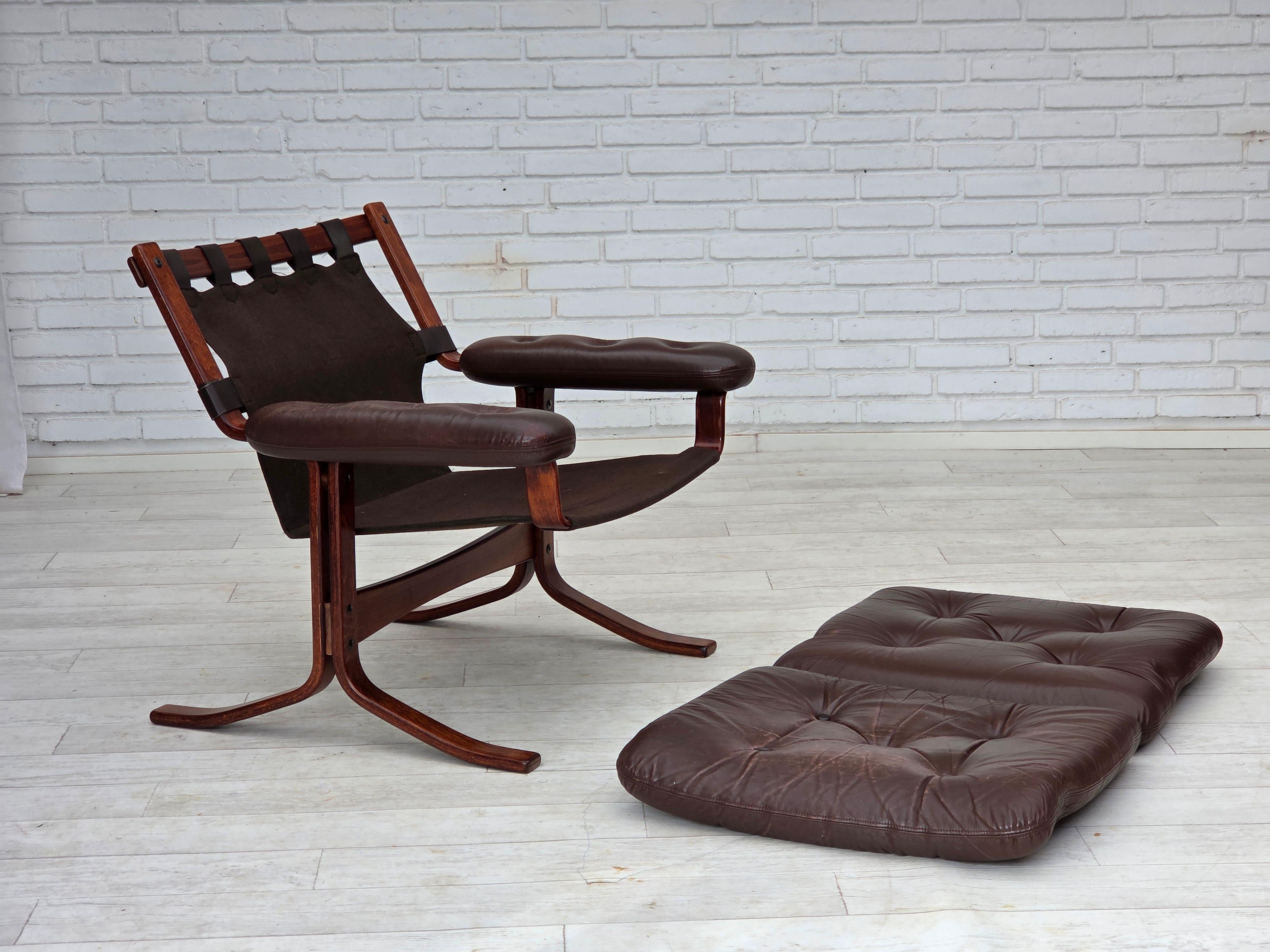 Años 70, sillón noruego de Jon Hjortdal, muebles de cuero, madera curvada, lona. Escandinavo moderno en venta
