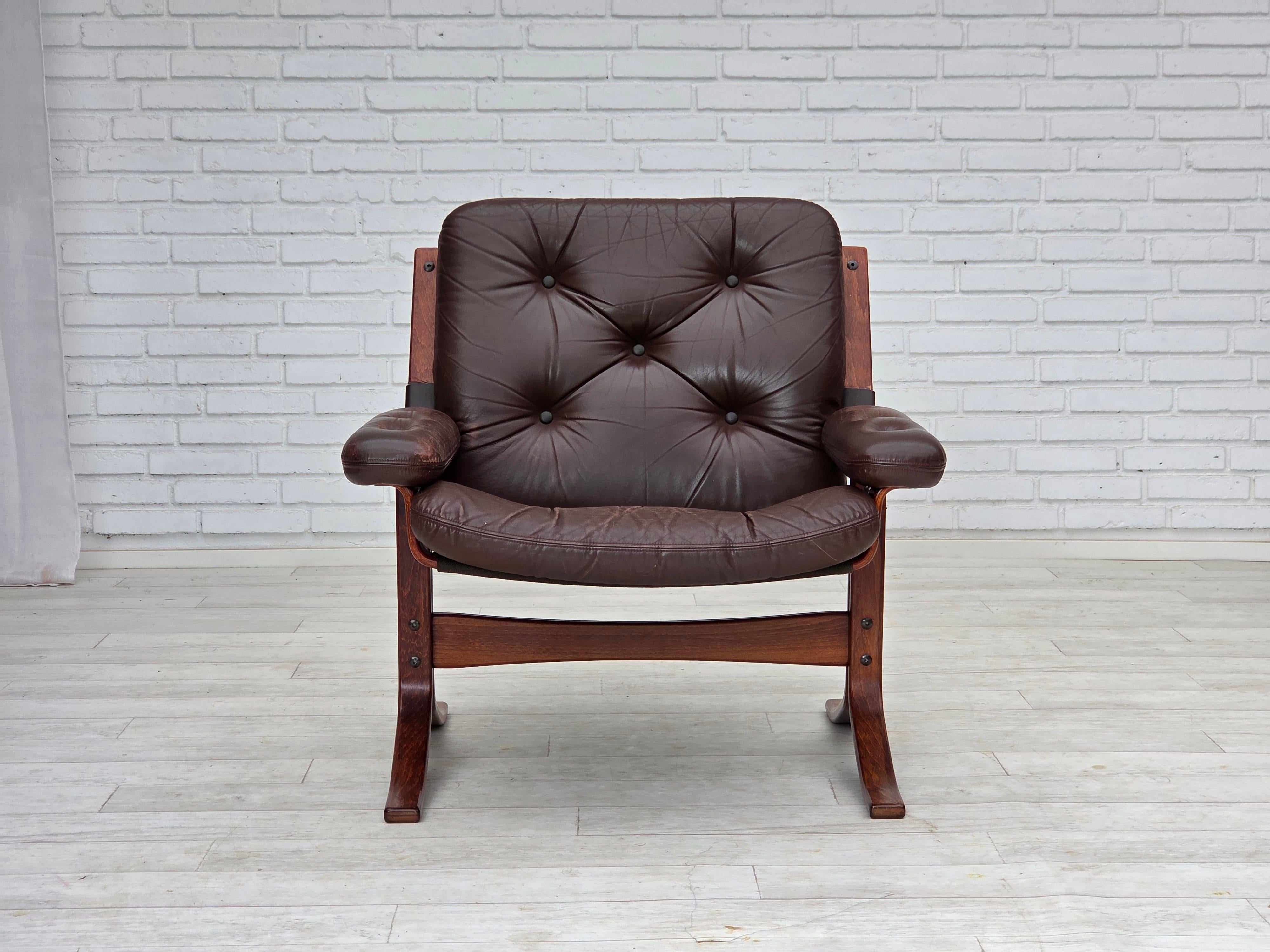 Años 70, sillón noruego de Jon Hjortdal, muebles de cuero, madera curvada, lona. Noruego en venta