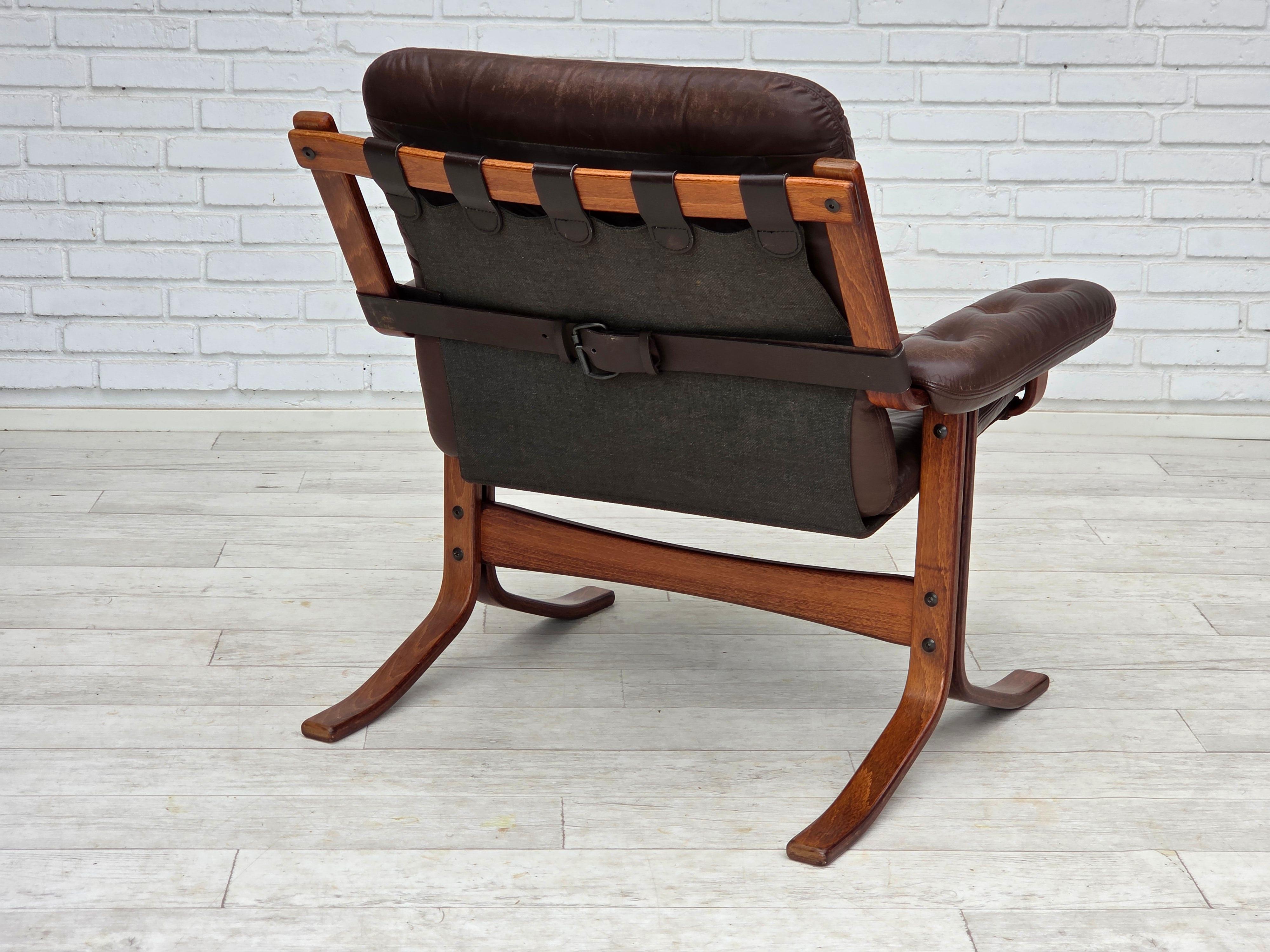 Años 70, sillón noruego de Jon Hjortdal, muebles de cuero, madera curvada, lona. finales del siglo XX en venta