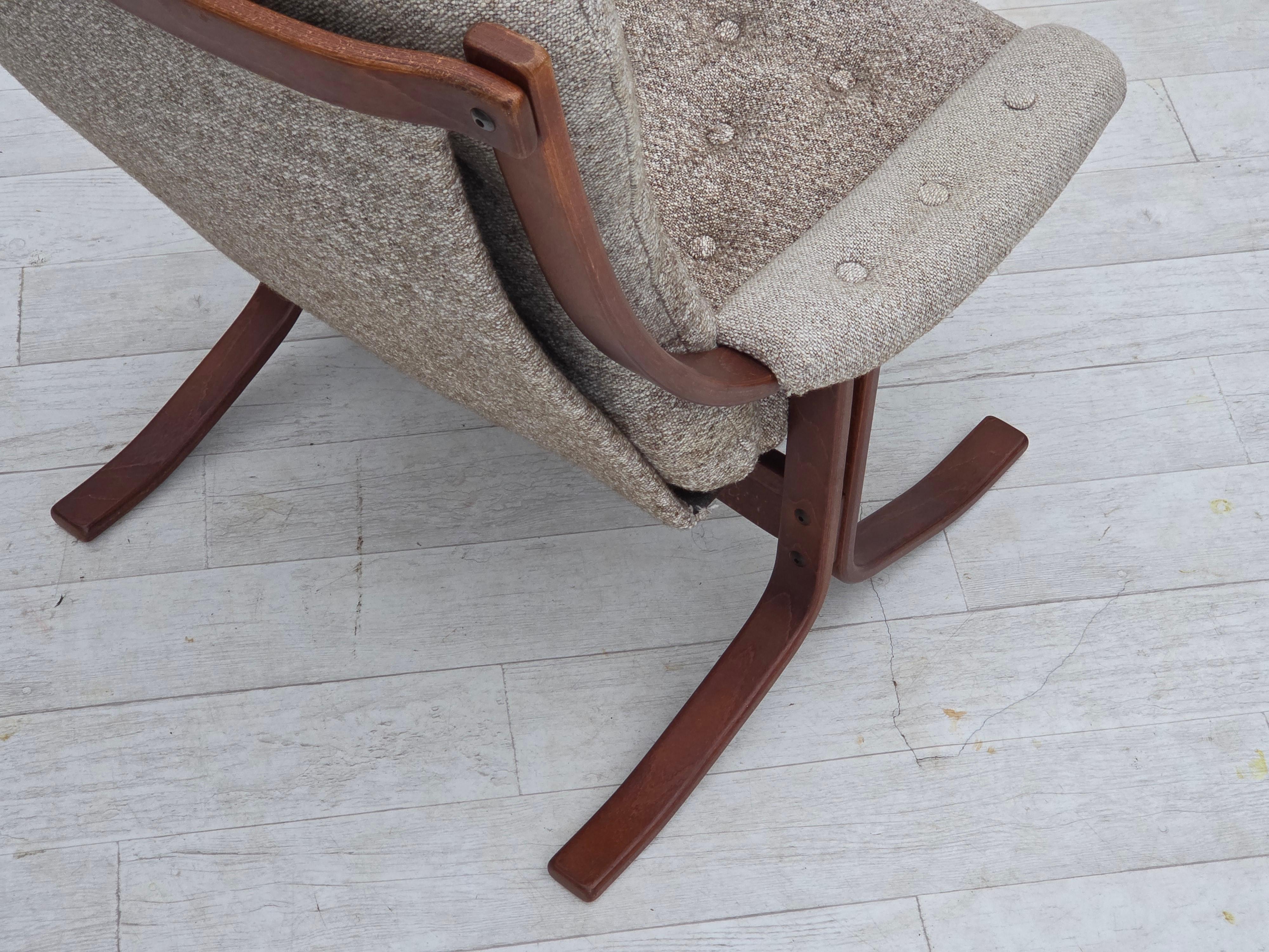 1970er Jahre, Sessel mit norwegischem Design, Wollmischgewebe, gebogenes Holz. im Angebot 6