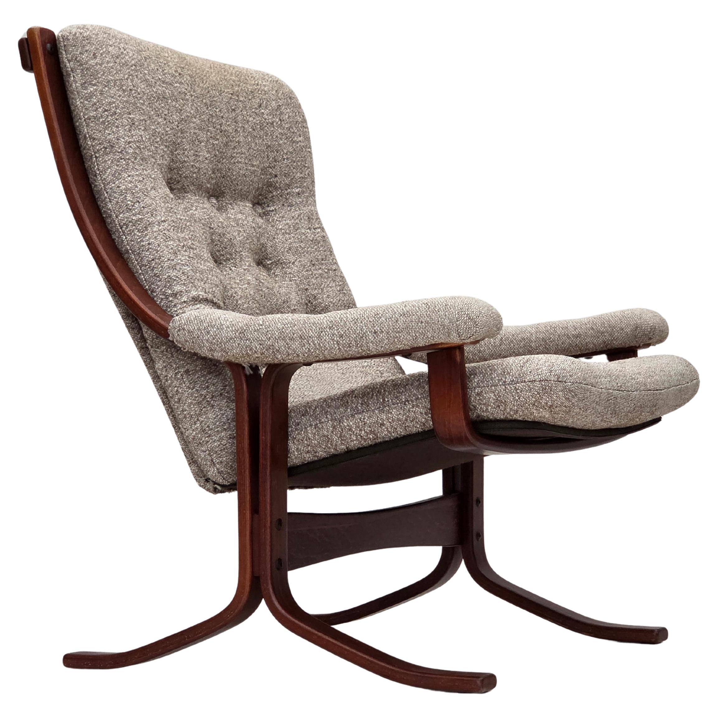 1970er Jahre, Sessel mit norwegischem Design, Wollmischgewebe, gebogenes Holz.