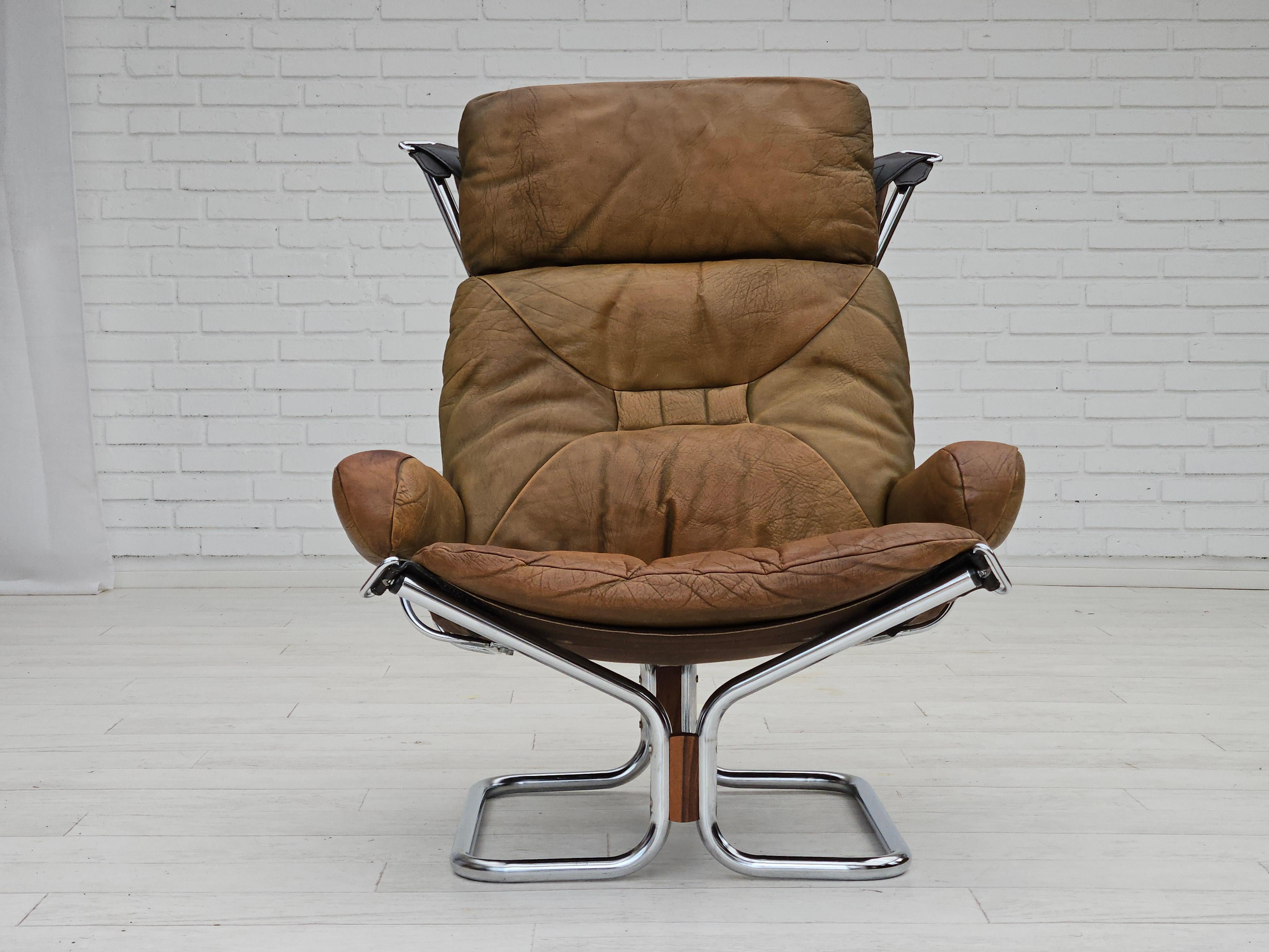 1970s, Norwegian design by Harald Relling. Original very good condition with patina: no smells and no stains. Original brown leather, chrome steel, teakwood, canvas. Manufactured by Norwegian furniture manufacturer Westnofa in about 1970s.