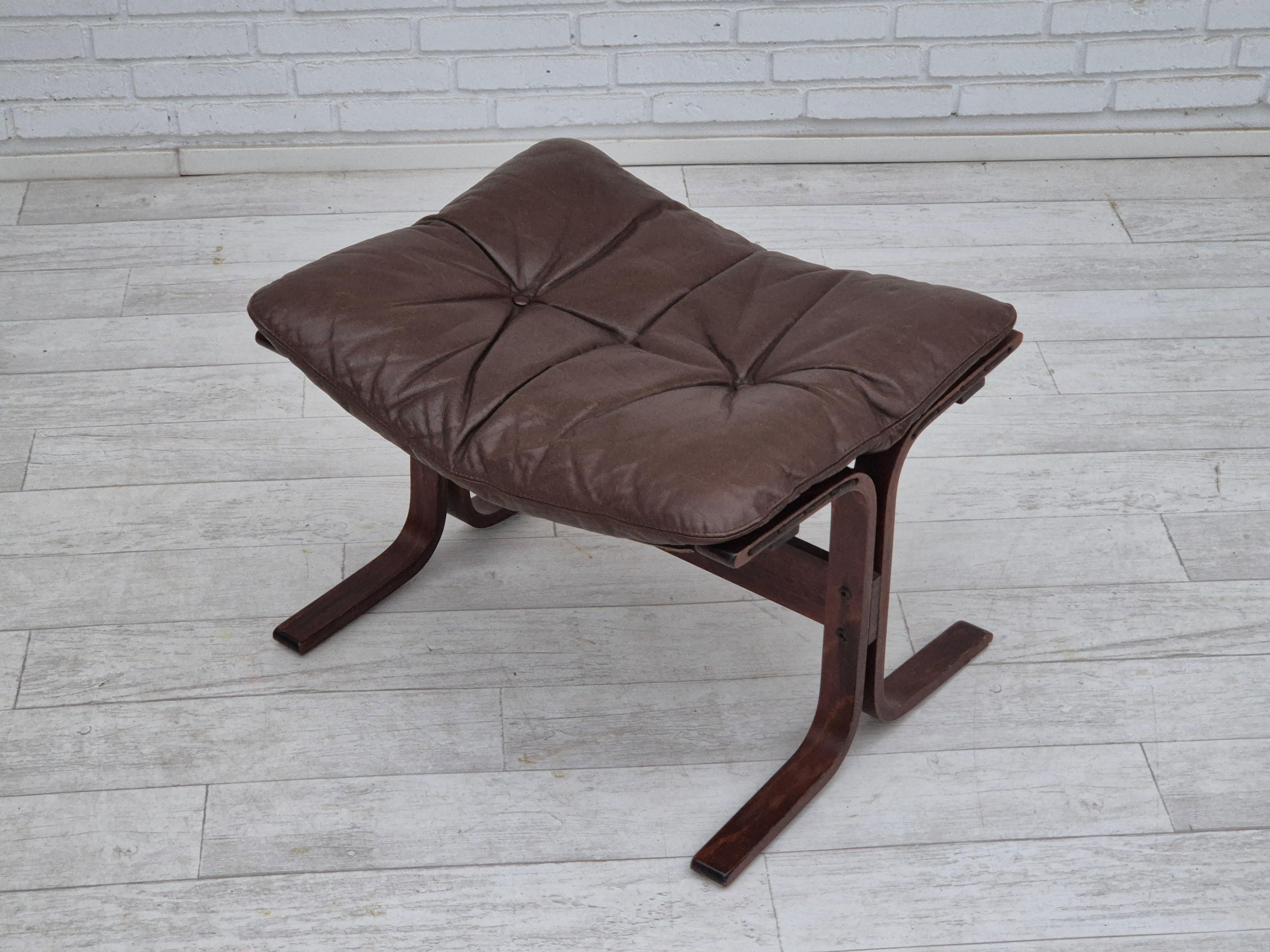 1970, design norvégien d'Ingmar Relling, chaise avec pouf modèle « Siesta ». en vente 4