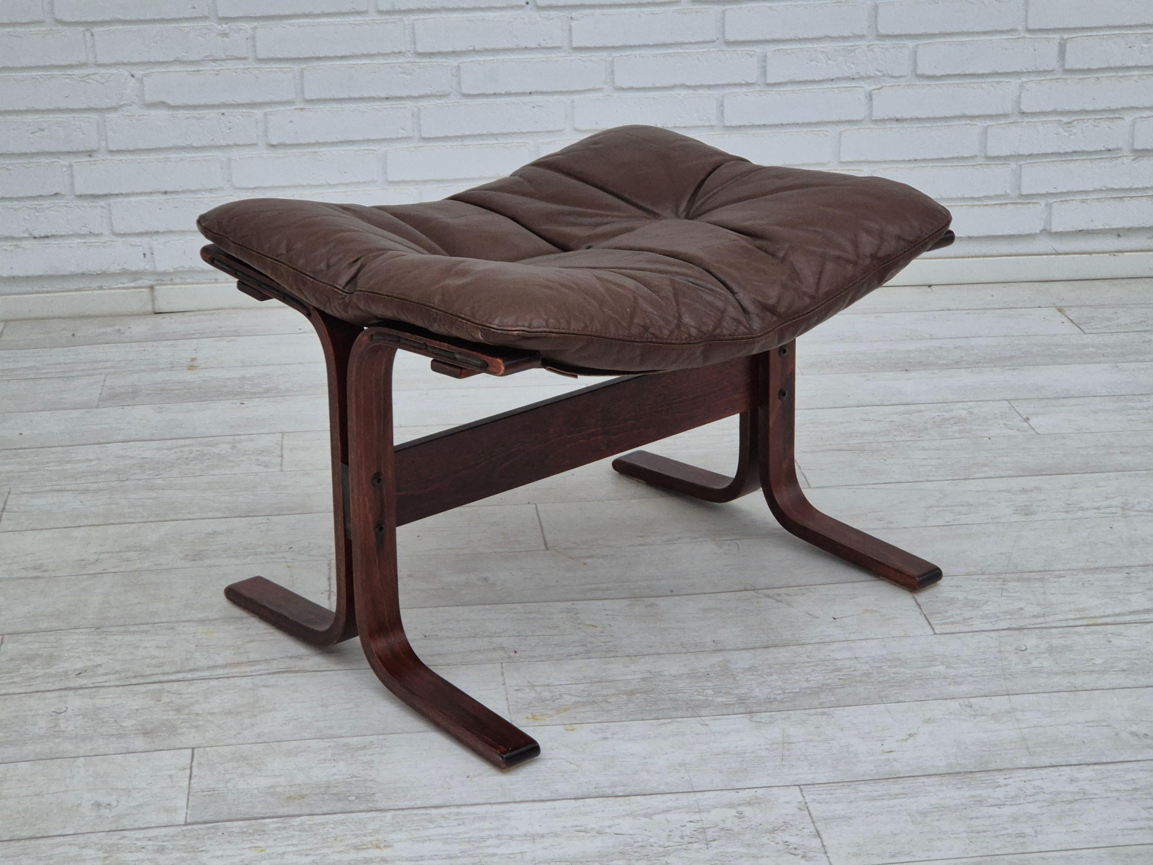1970, design norvégien d'Ingmar Relling, chaise avec pouf modèle « Siesta ». en vente 5