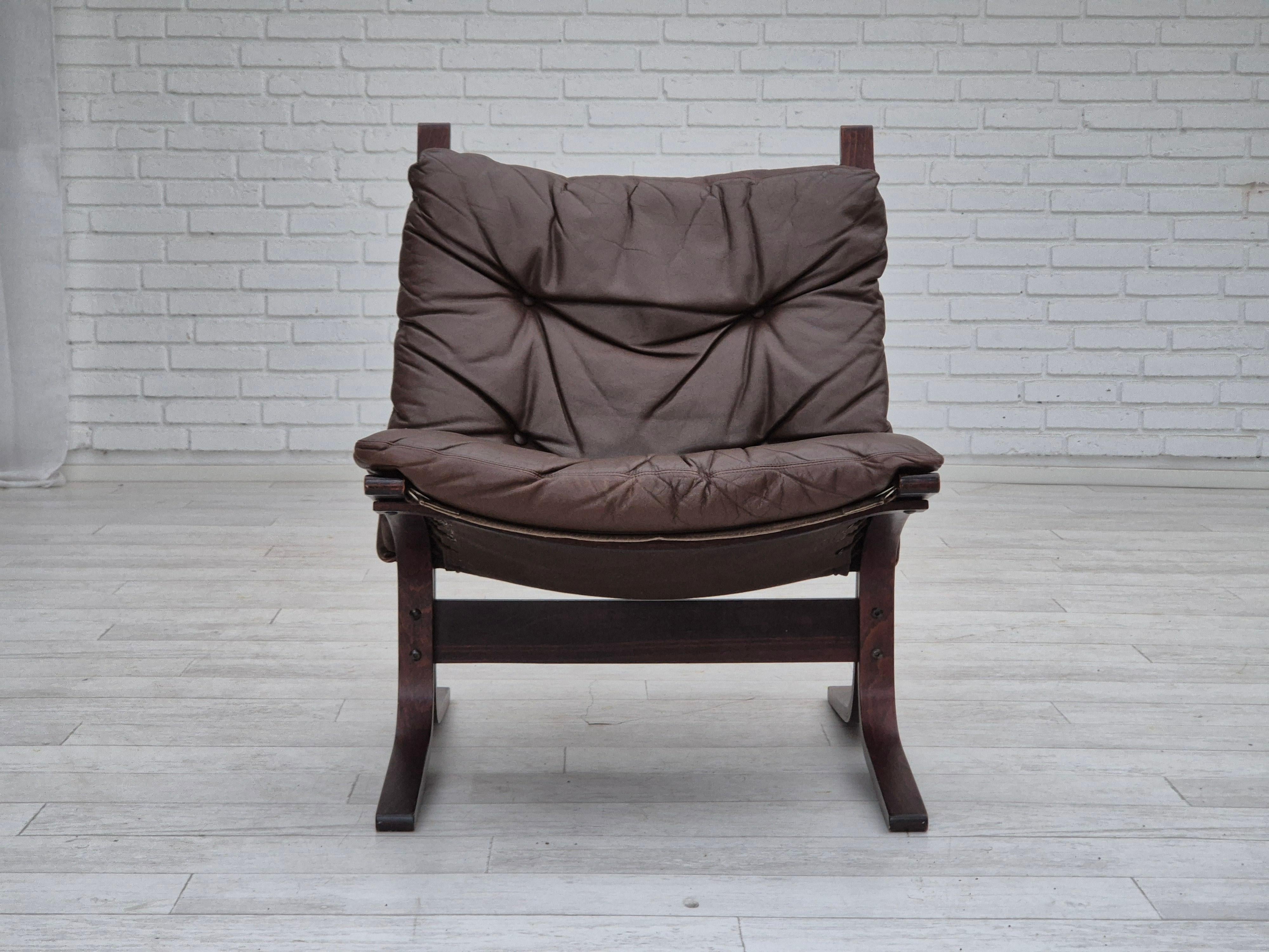 Norvégien 1970, design norvégien d'Ingmar Relling, chaise avec pouf modèle « Siesta ». en vente