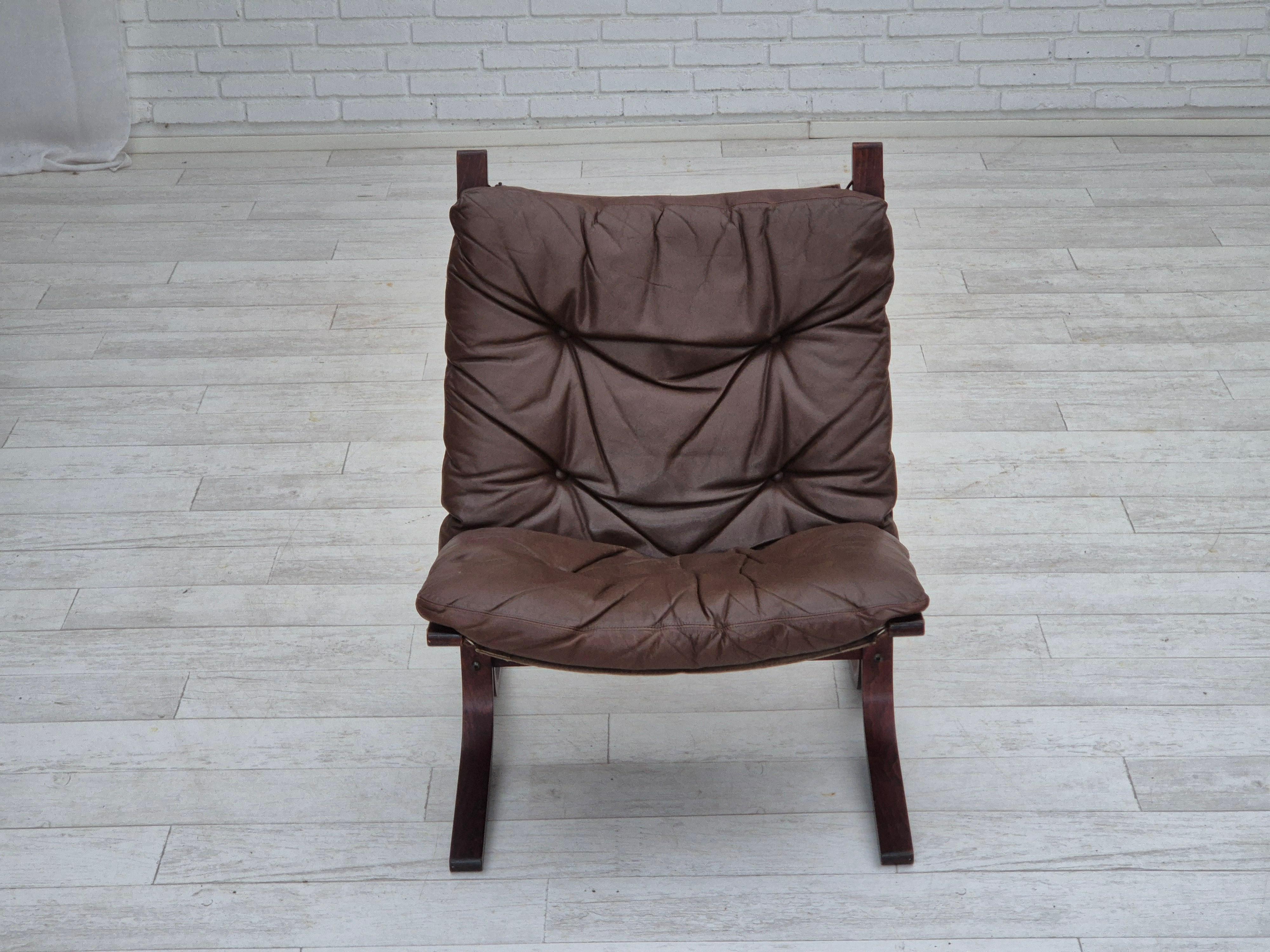 1970, design norvégien d'Ingmar Relling, chaise avec pouf modèle « Siesta ». Bon état - En vente à Tarm, 82