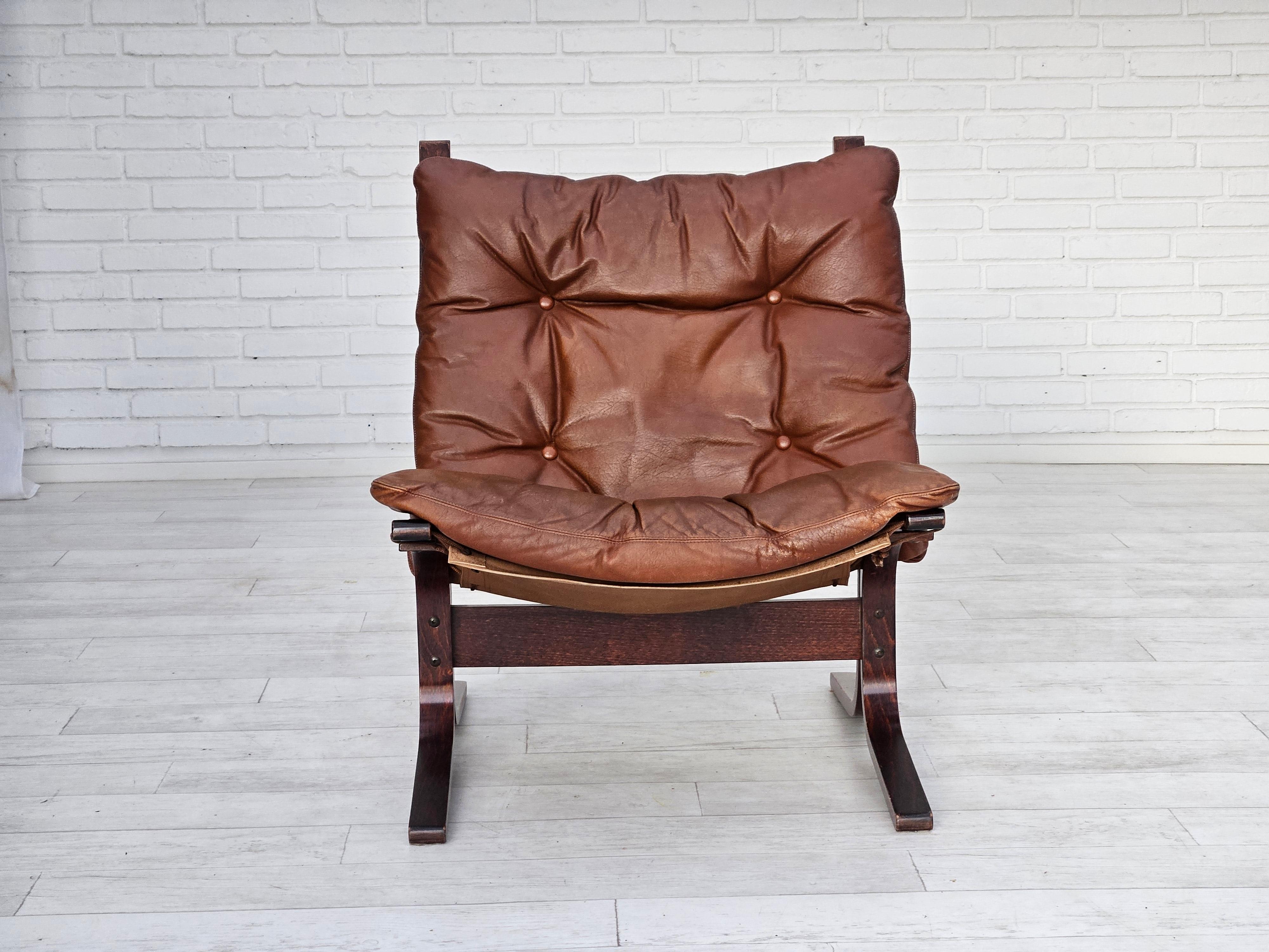 Années 1970, design norvégien d'Ingmar Relling, modèle Siesta, paire de deux chaises, o 4