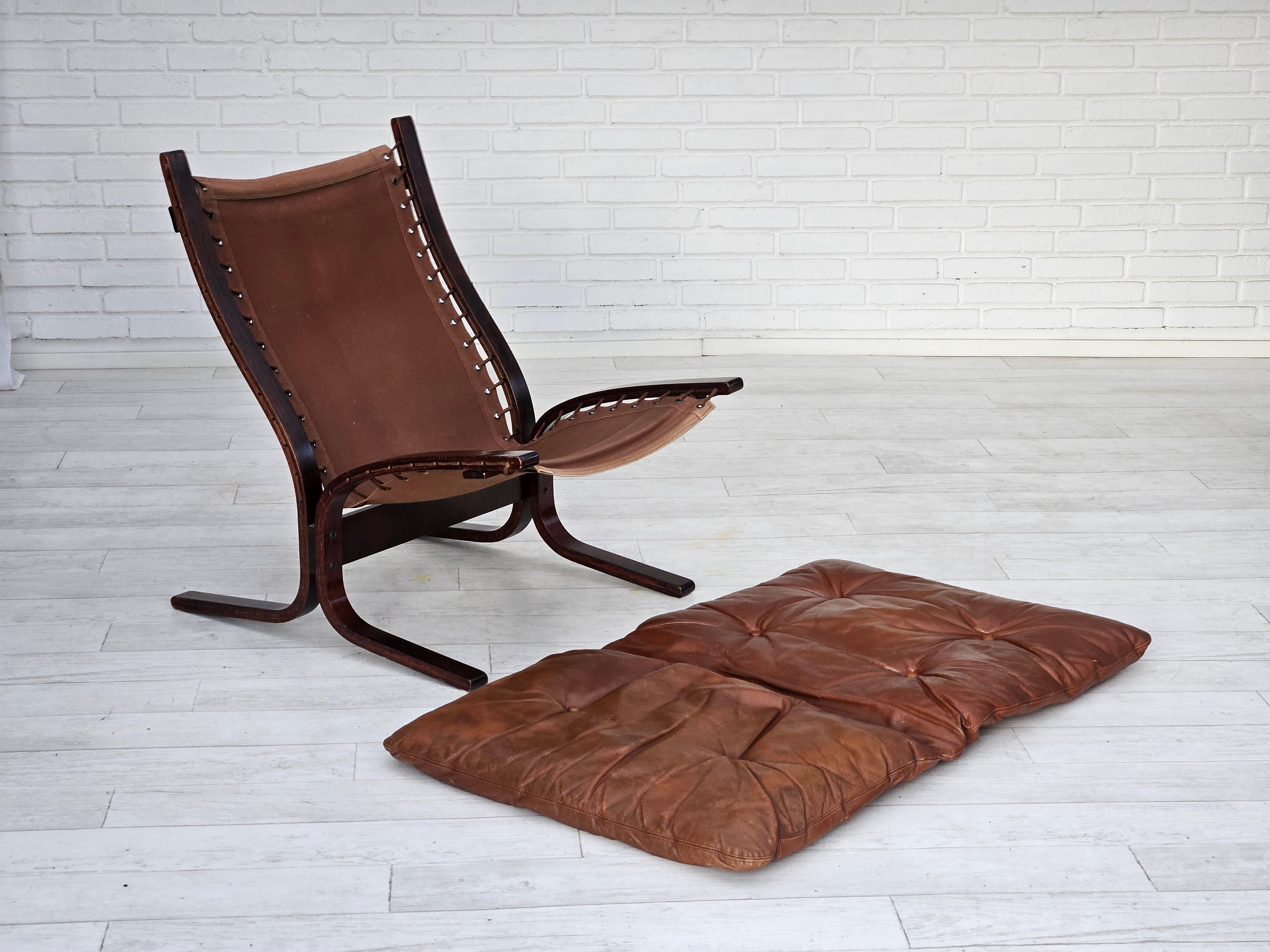 Années 1970, design norvégien d'Ingmar Relling, modèle Siesta, paire de deux chaises, o 6