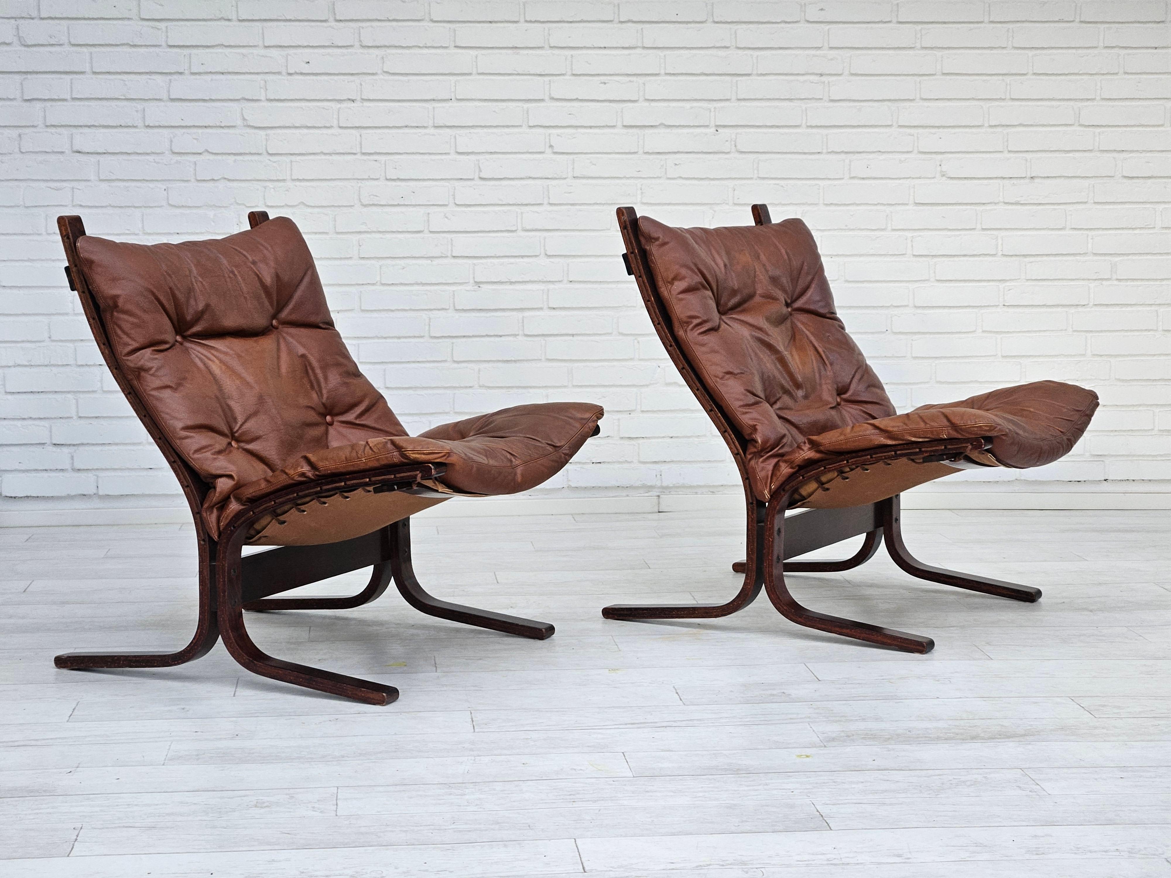 Scandinave moderne Années 1970, design norvégien d'Ingmar Relling, modèle Siesta, paire de deux chaises, o