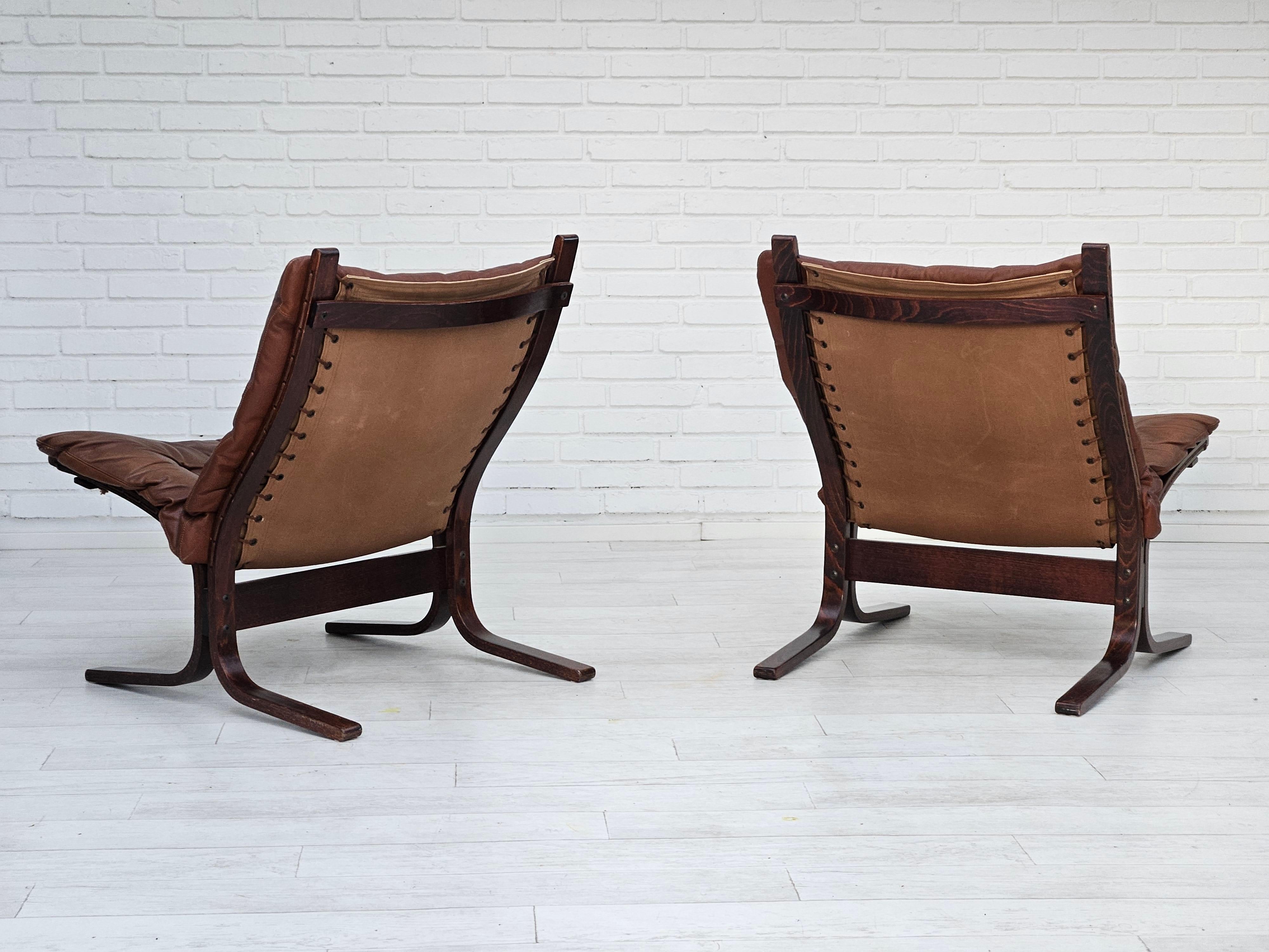 Norvégien Années 1970, design norvégien d'Ingmar Relling, modèle Siesta, paire de deux chaises, o