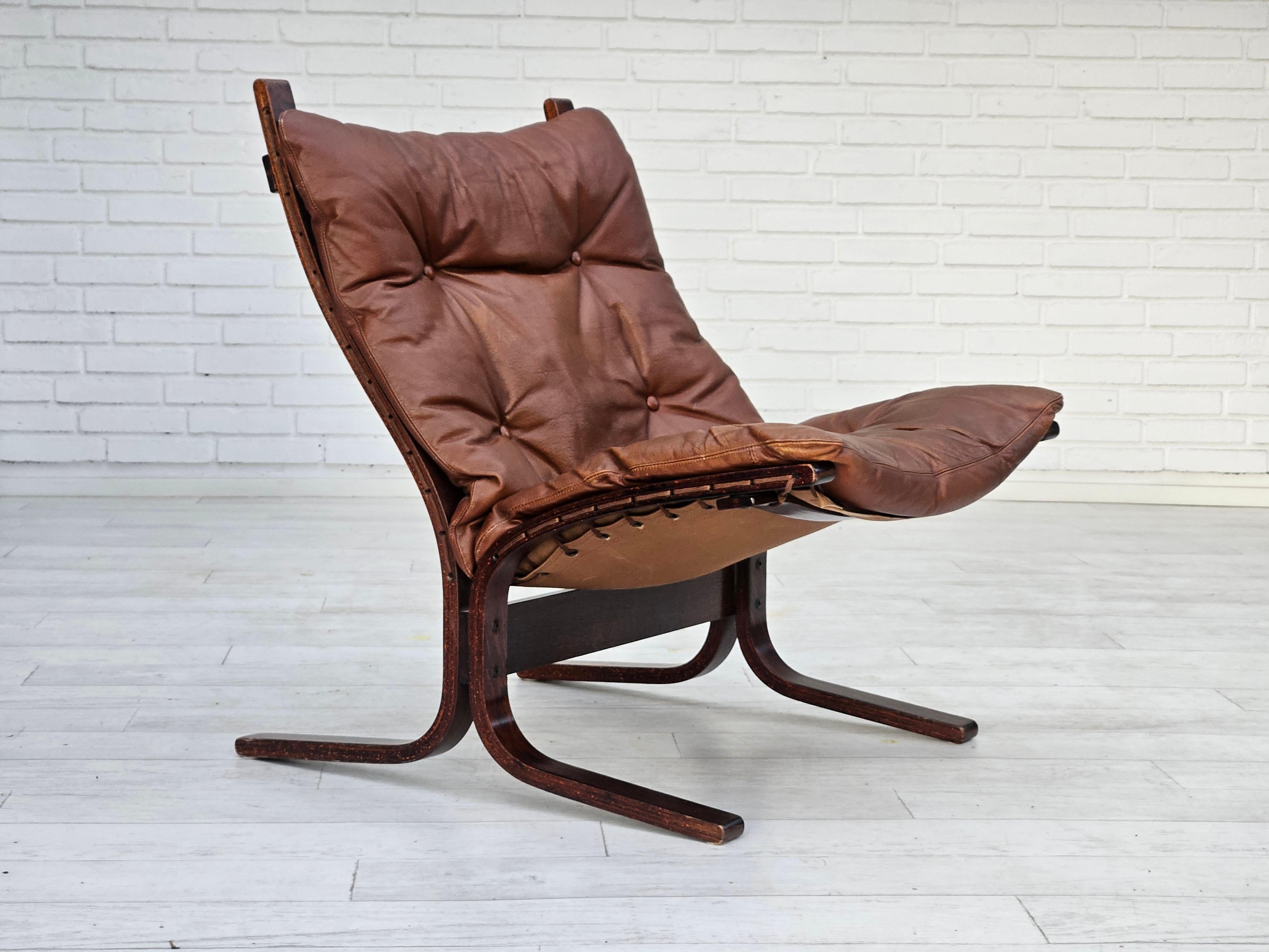 Années 1970, design norvégien d'Ingmar Relling, modèle Siesta, paire de deux chaises, o 1